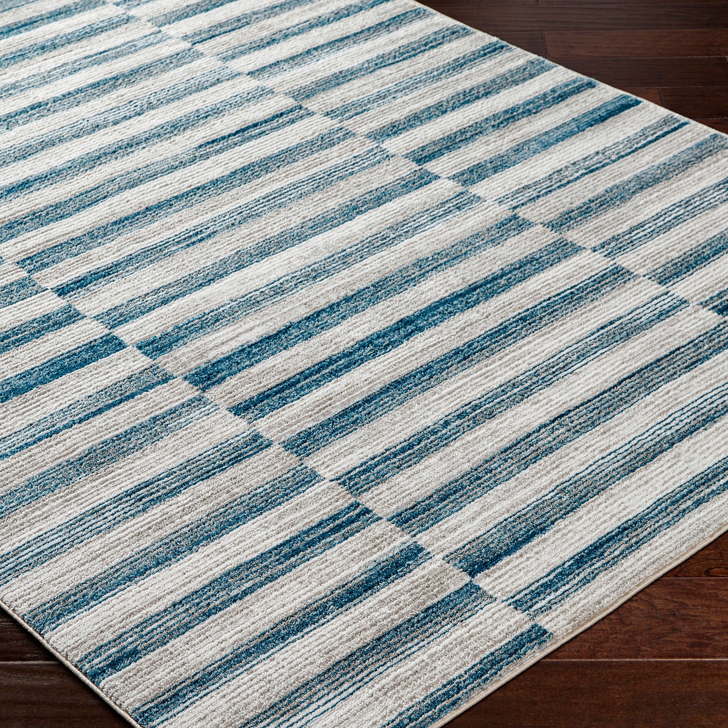 Livabliss San Francisco Illusion Machine Woven Rug