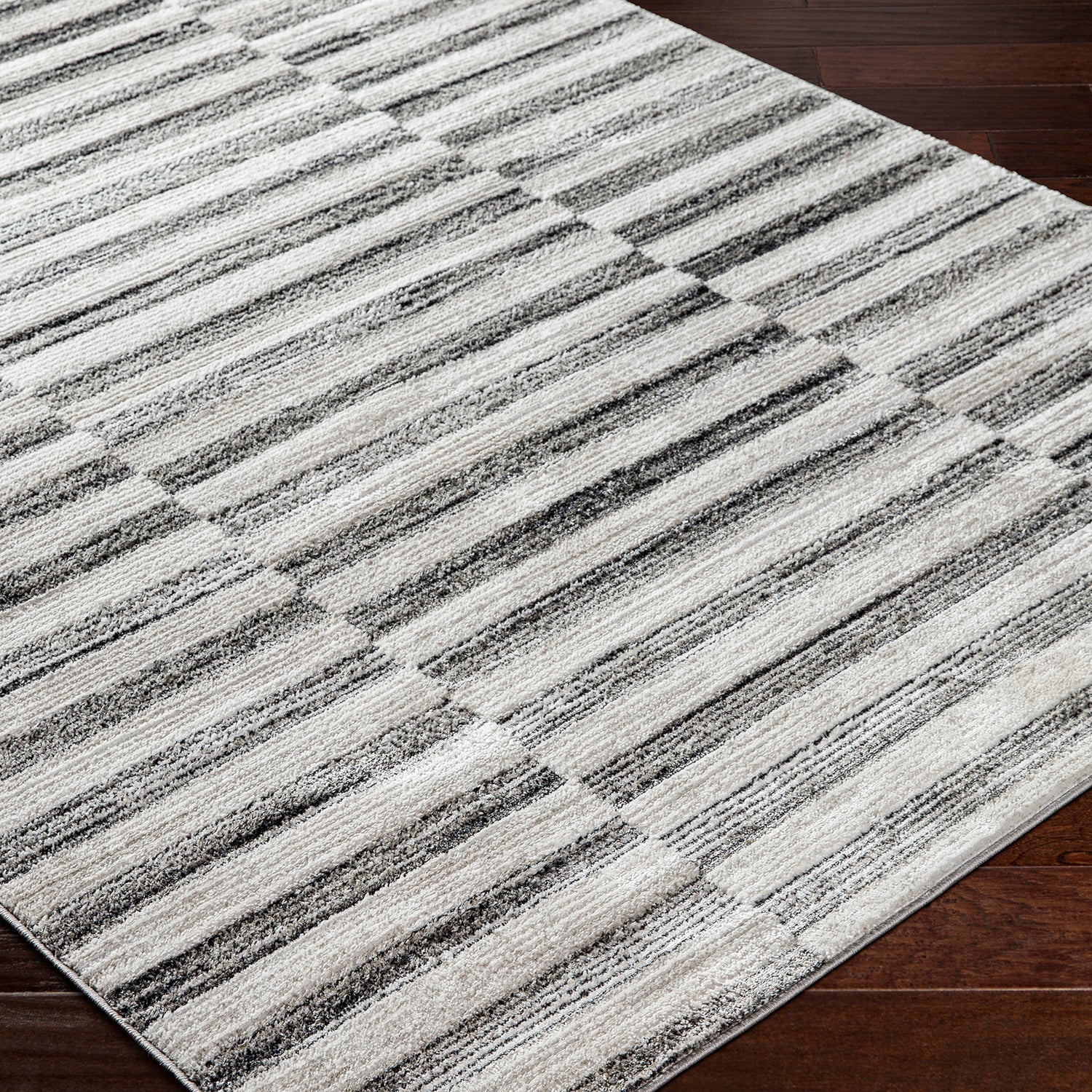 Livabliss San Francisco Illusion Machine Woven Rug