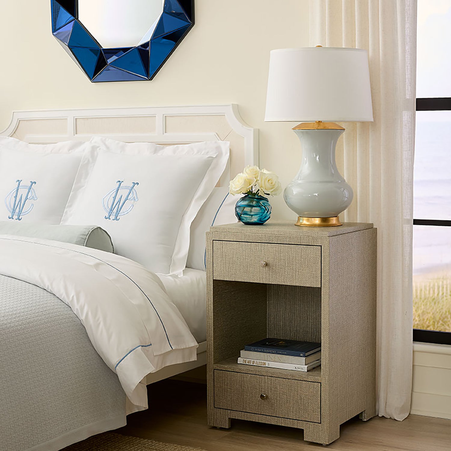 Villa and House Thiri Table Lamp Base