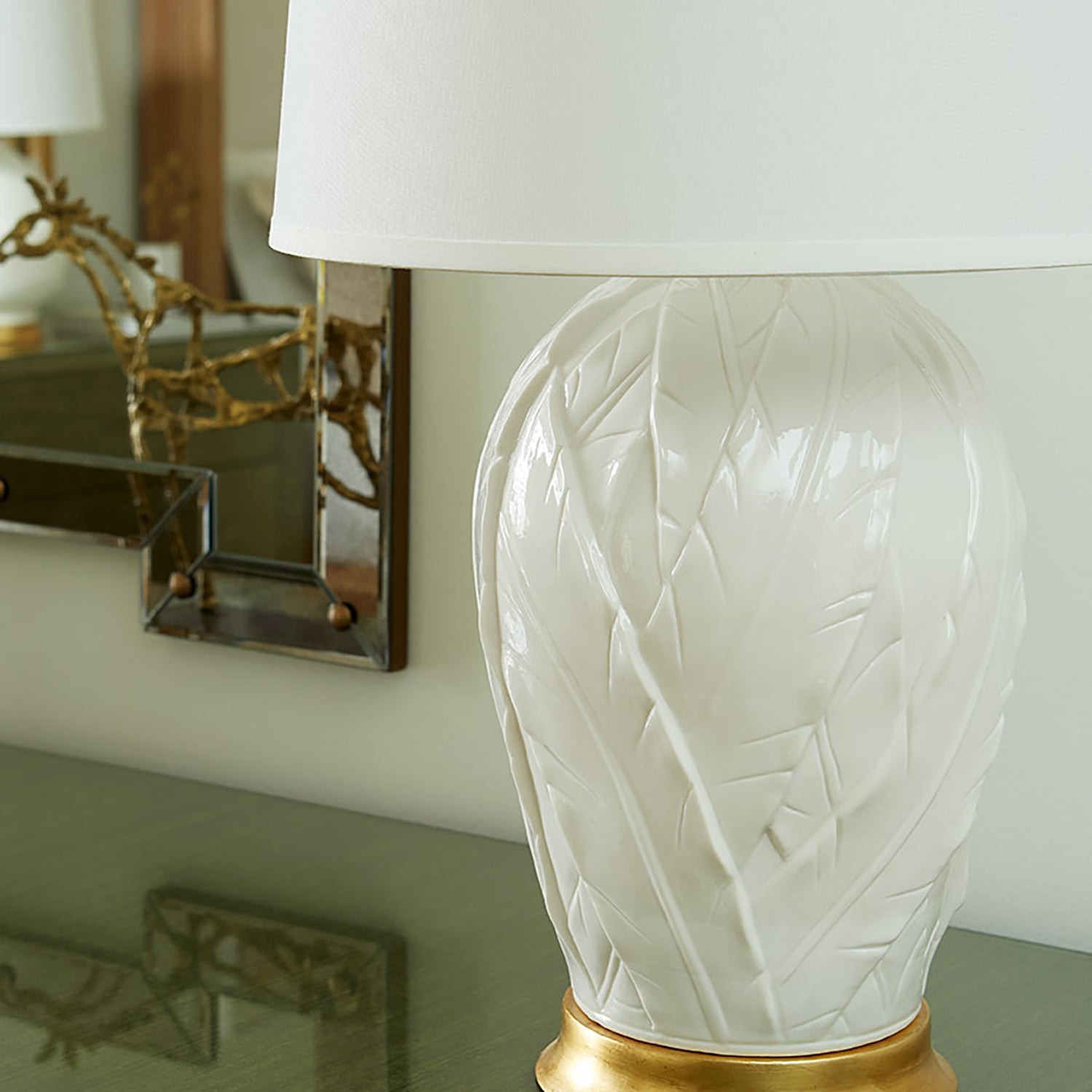 Villa and House Tobacco Leaf Table Lamp