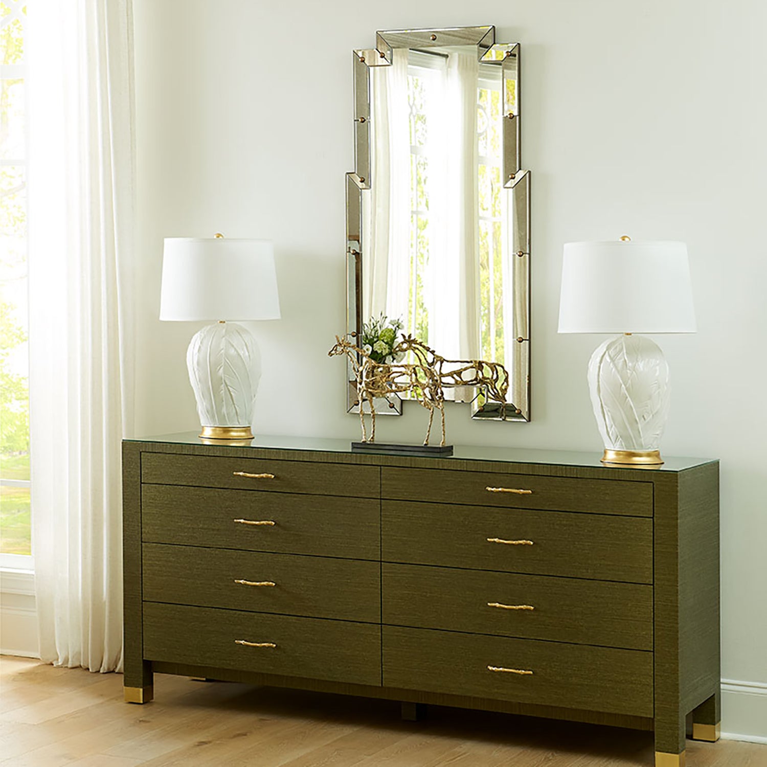 Villa and House Tobacco Leaf Table Lamp Base