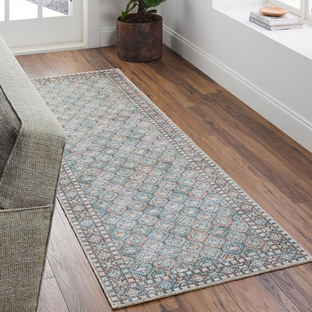 Livabliss Vinny VNY-2320 Machine Woven Rug