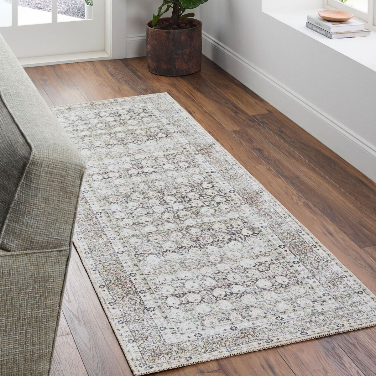 Livabliss Lorelai VVLO-2300 Machine Woven Rug