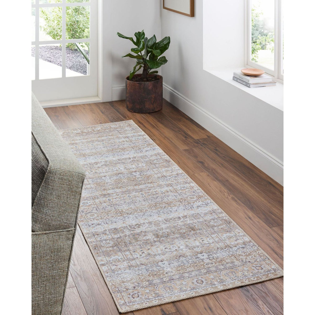Livabliss Amelie AML-2400 Machine Woven Rug