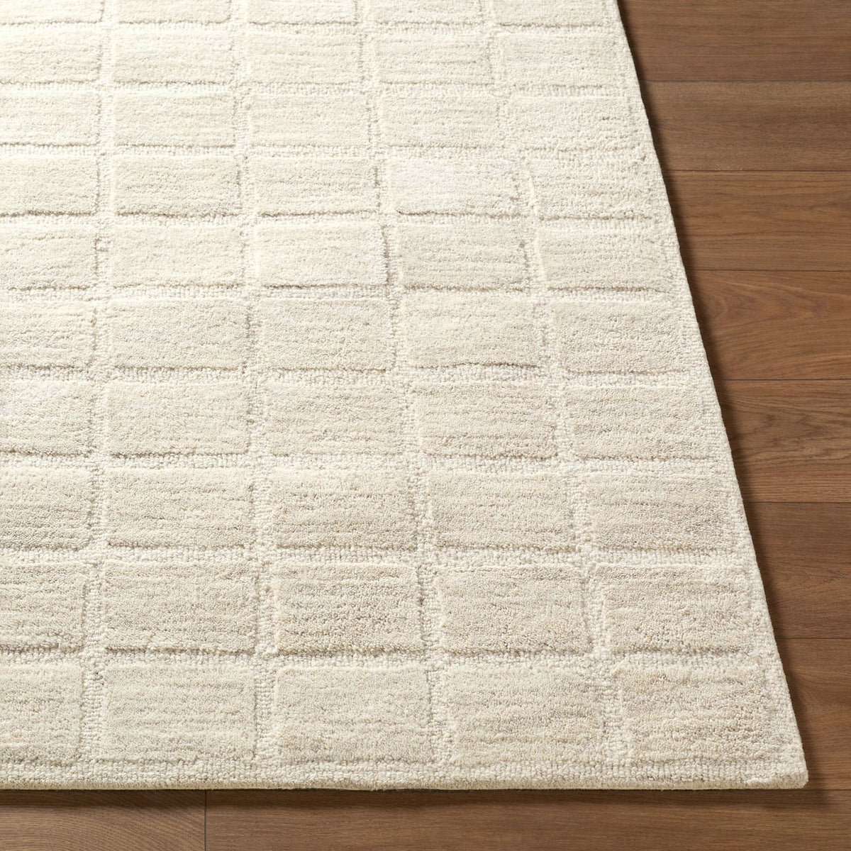 Livabliss Benchcraft BEC-2305 Hand Tufted Rug