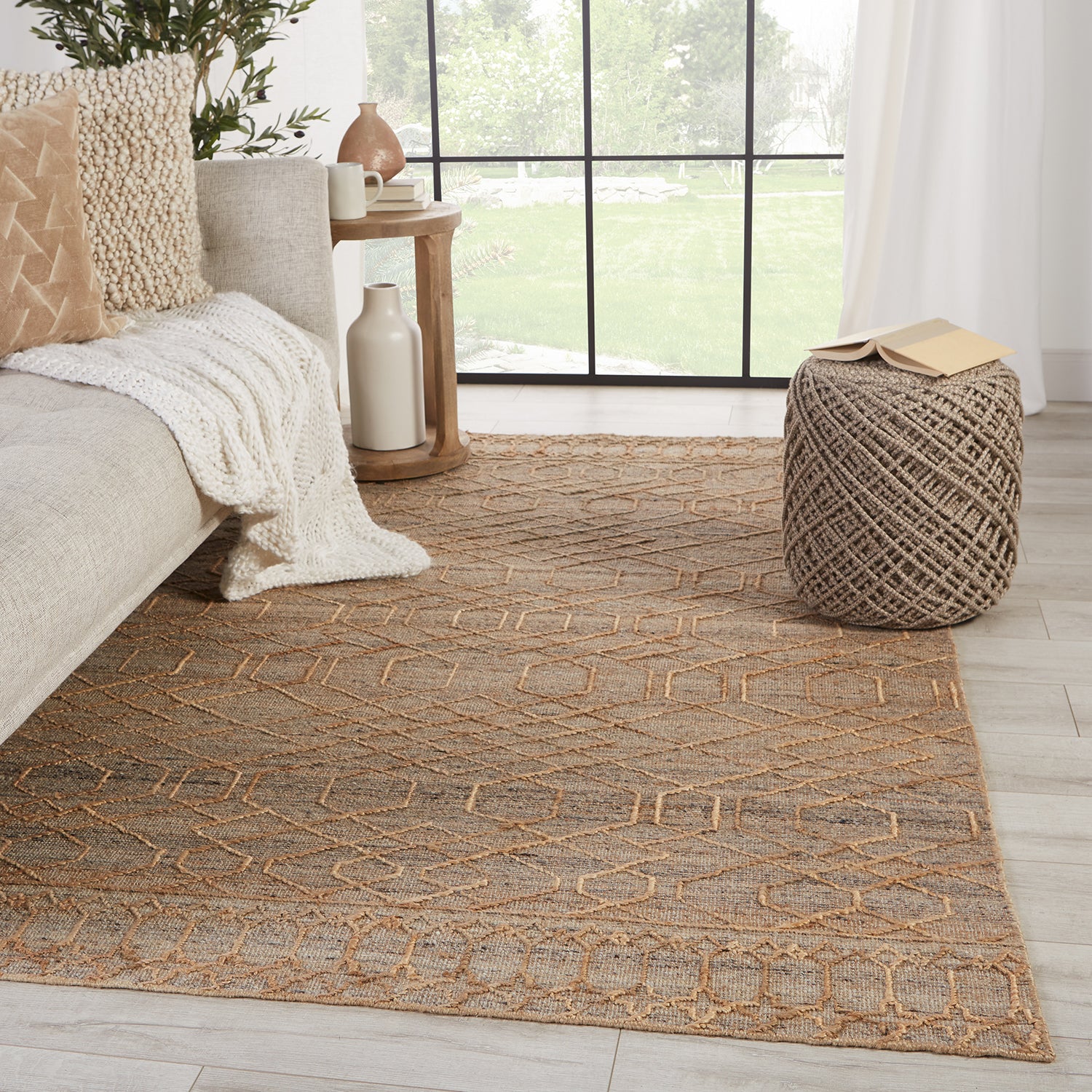 Jaipur Living Emblem Celia Jute Rug
