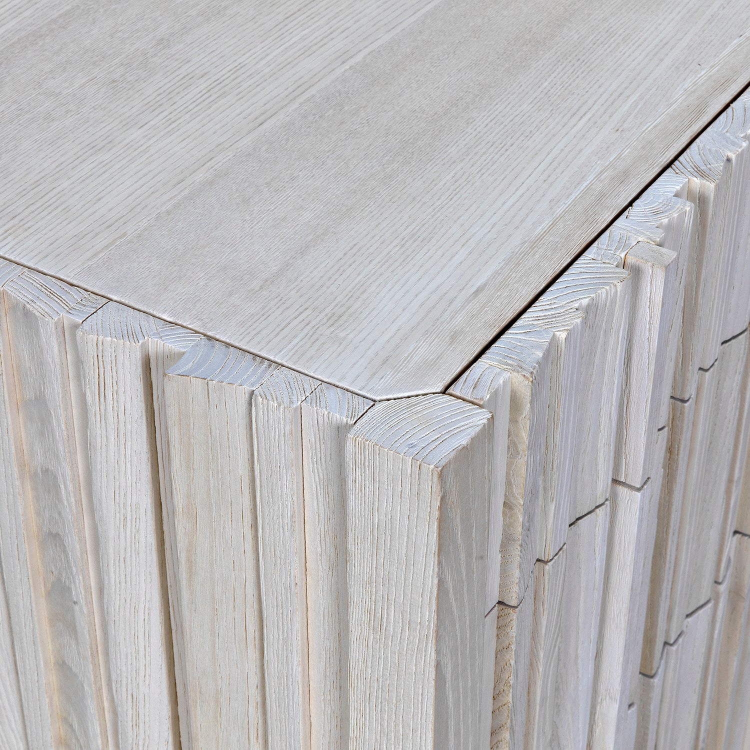 Noir Desdemona Chest