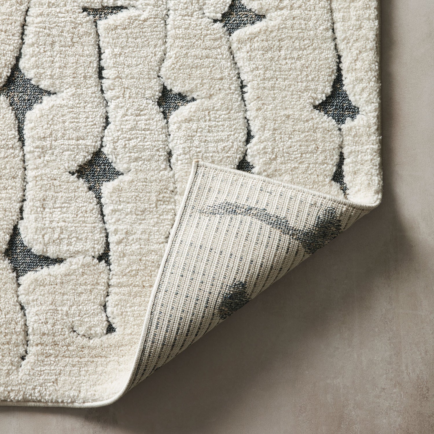 Loloi Hagen White/Navy Power Loomed Rug