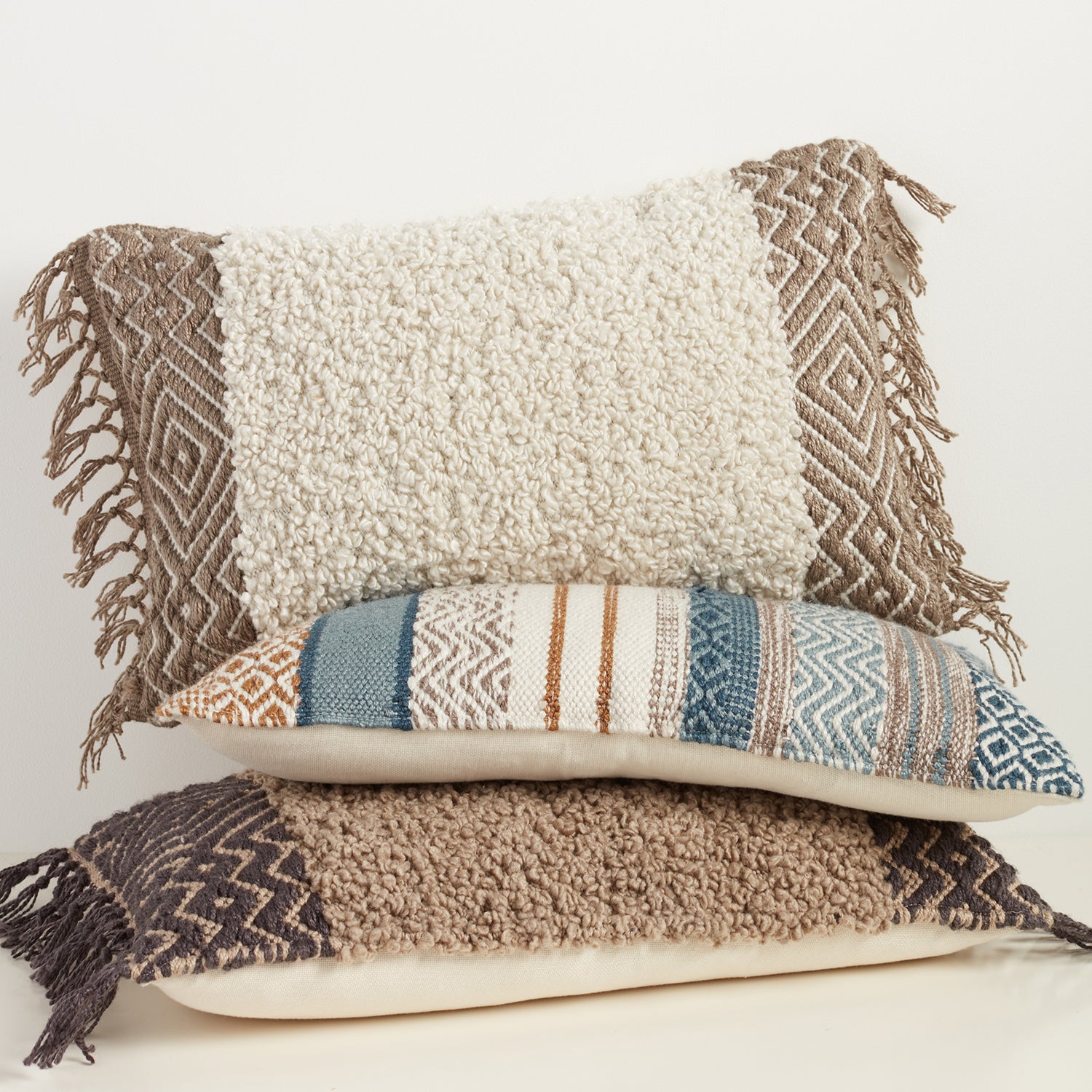 Jaipur Living Isko Fleeta Indoor/Outdoor Lumbar Pillow