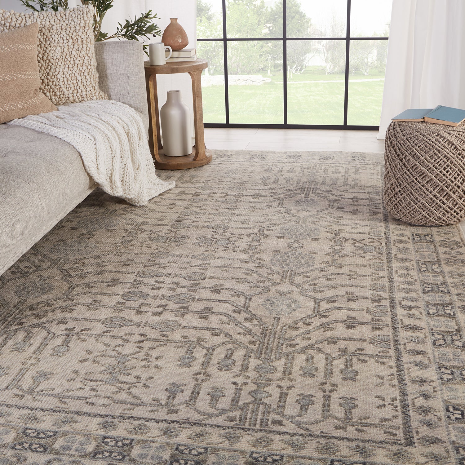 Jaipur Living Salinas Cosimo Hand Knotted Rug