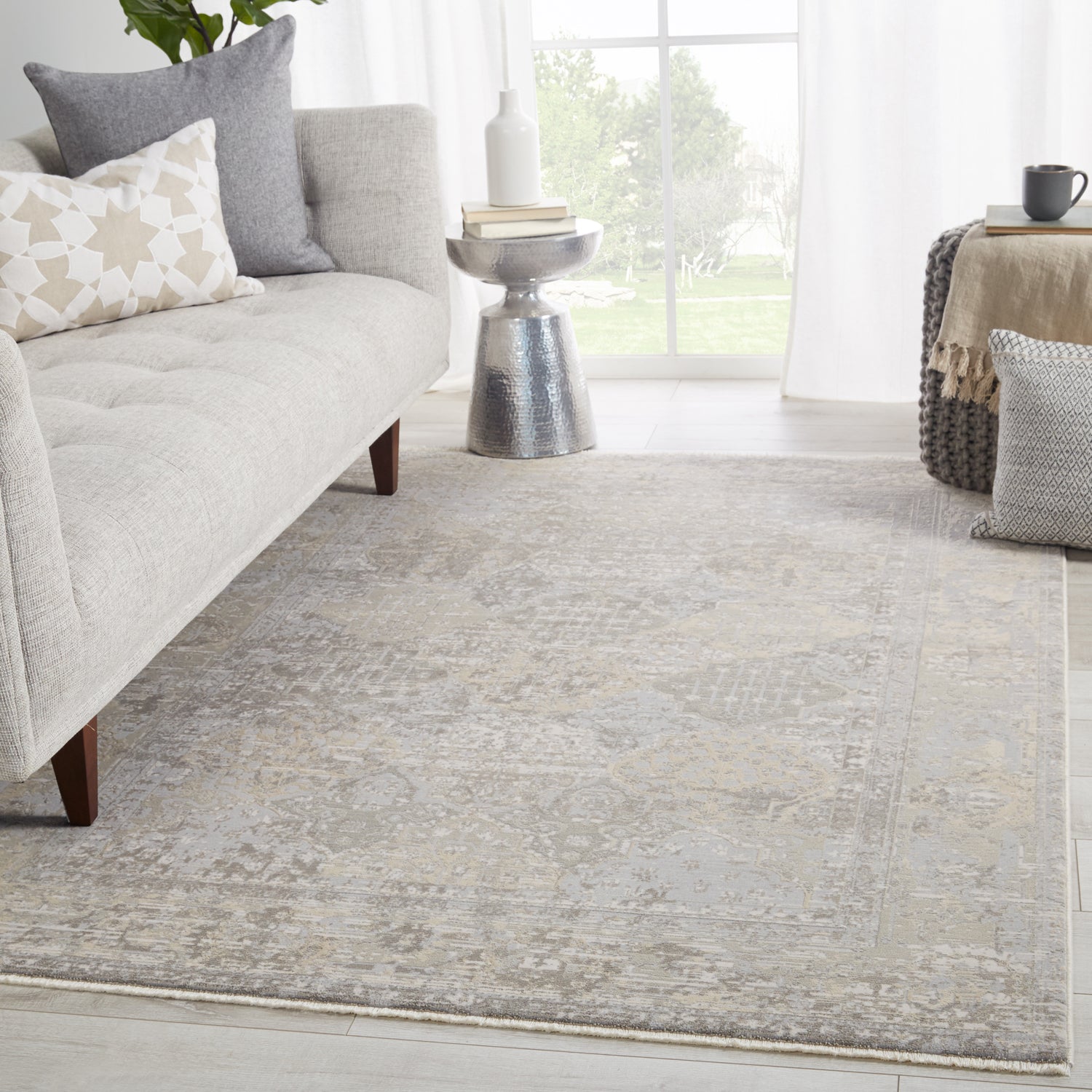 Jaipur Living Vienne Lourdes Power Loomed Rug