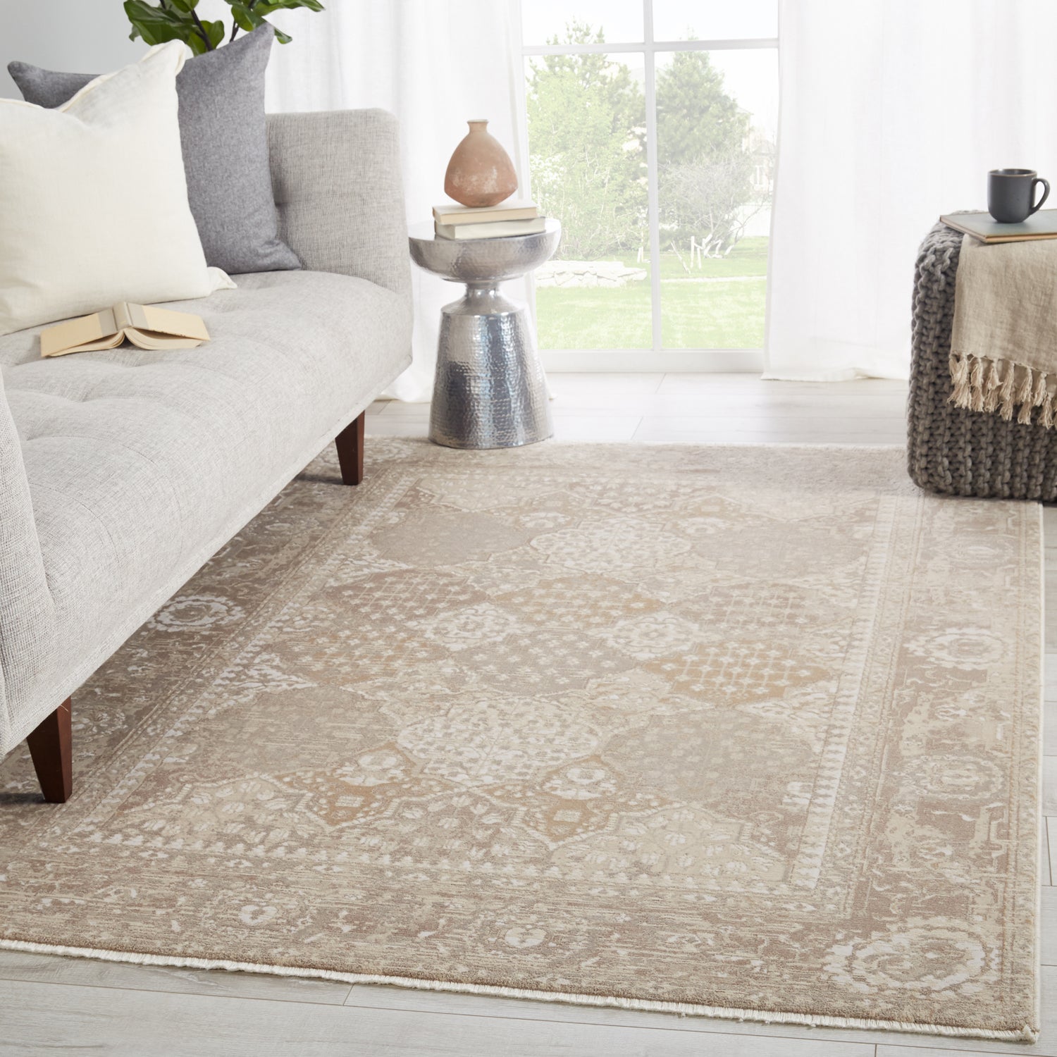 Jaipur Living Vienne Lourdes Power Loomed Rug