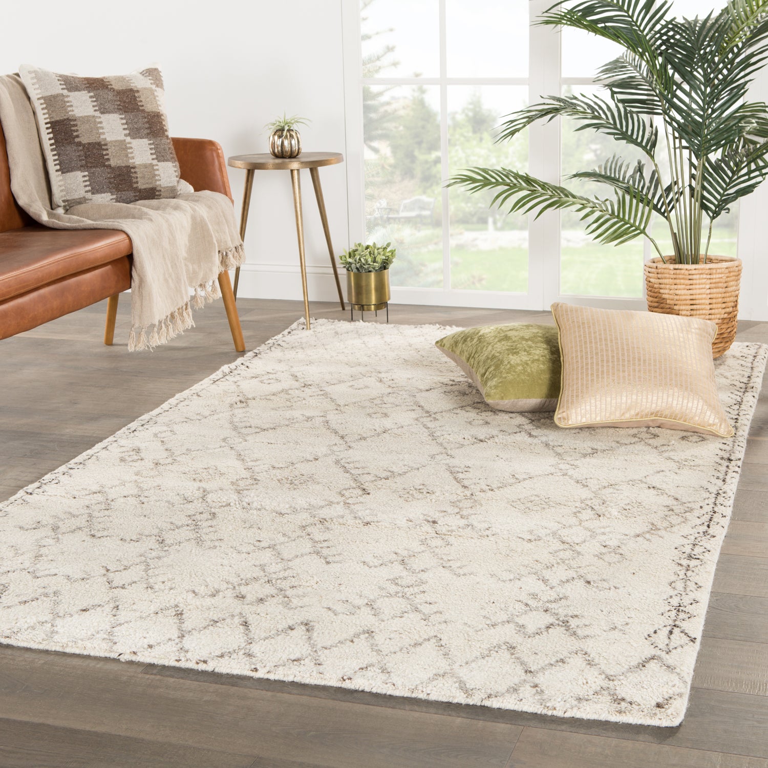 Jaipur Living Zuri Zola Ivory Hand Knotted Rug