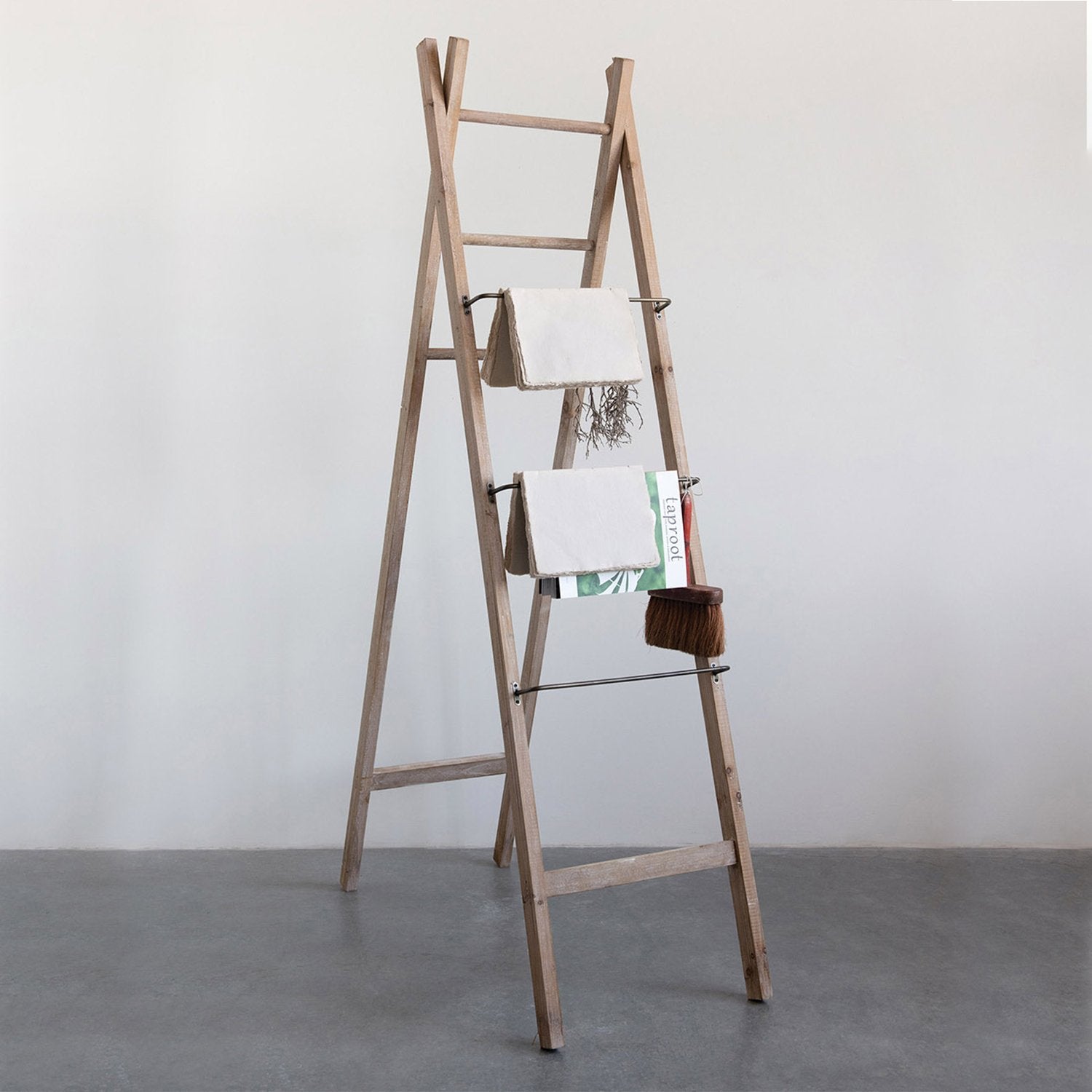 Arrow & Avenue Accent Furniture