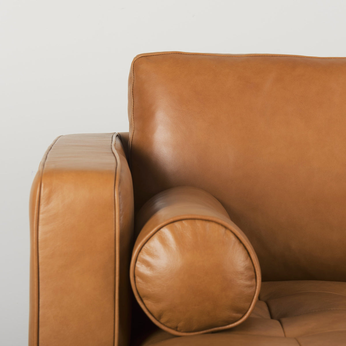 Mercana Svend 111.4L x 68.0W x 33.9H Tan Leather Right Chaise Sectional Sofa