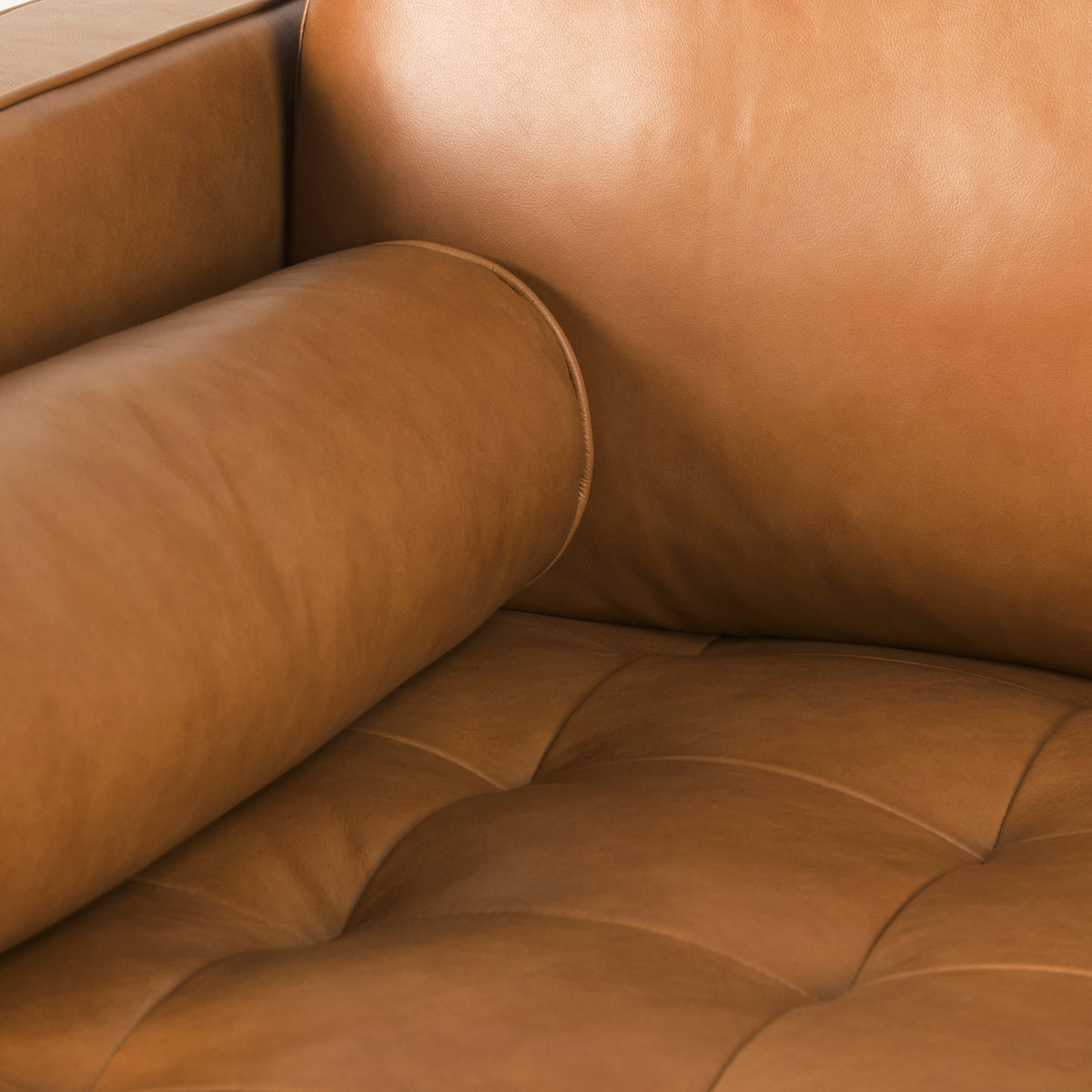 Mercana Svend 111.4L x 68.0W x 33.9H Tan Leather Right Chaise Sectional Sofa
