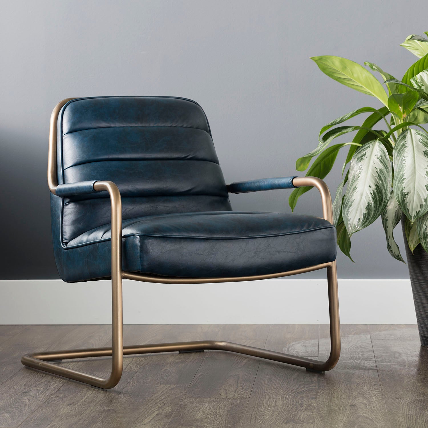 Sunpan Lincoln Lounge Chair