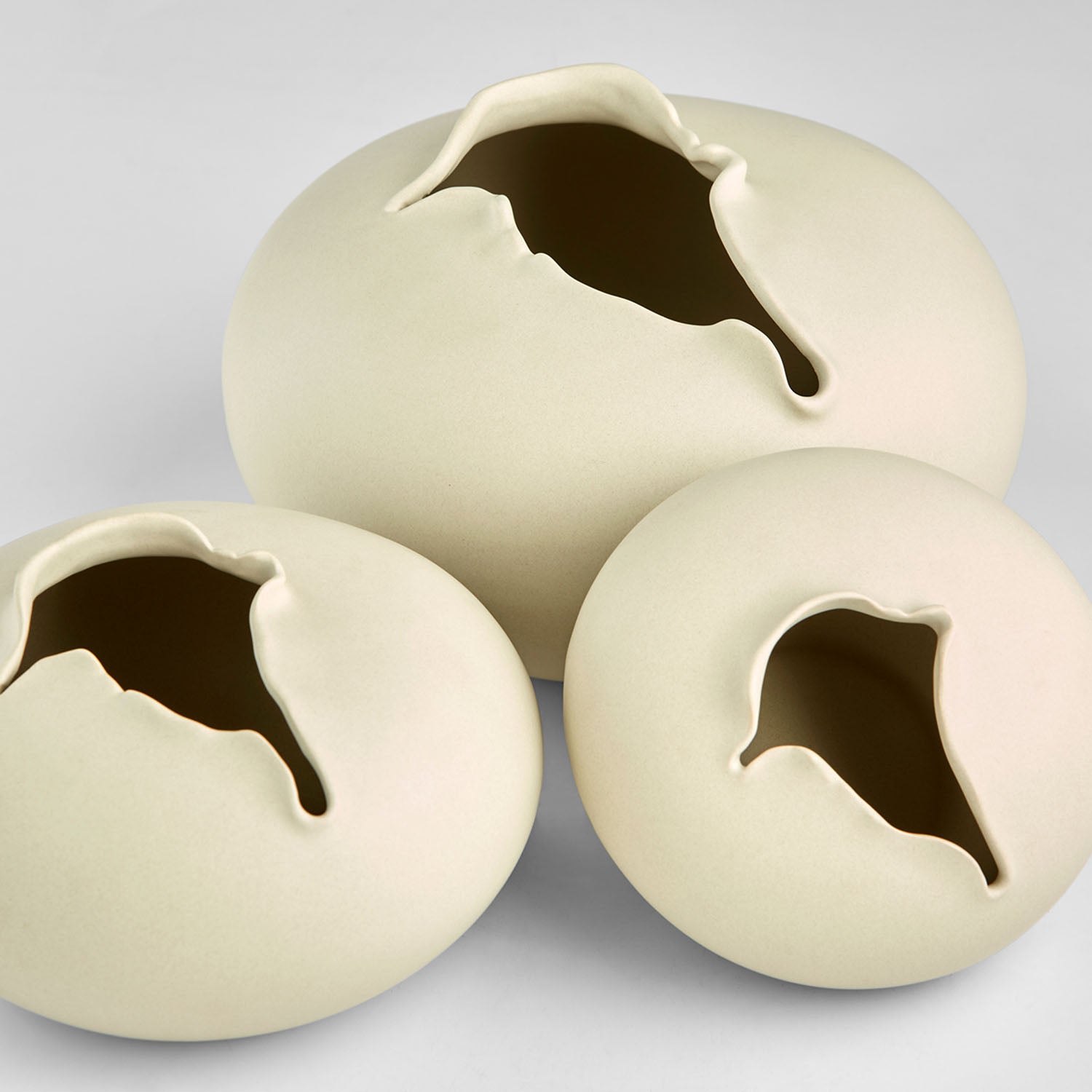 Cyan Design Tambora Off White Vase