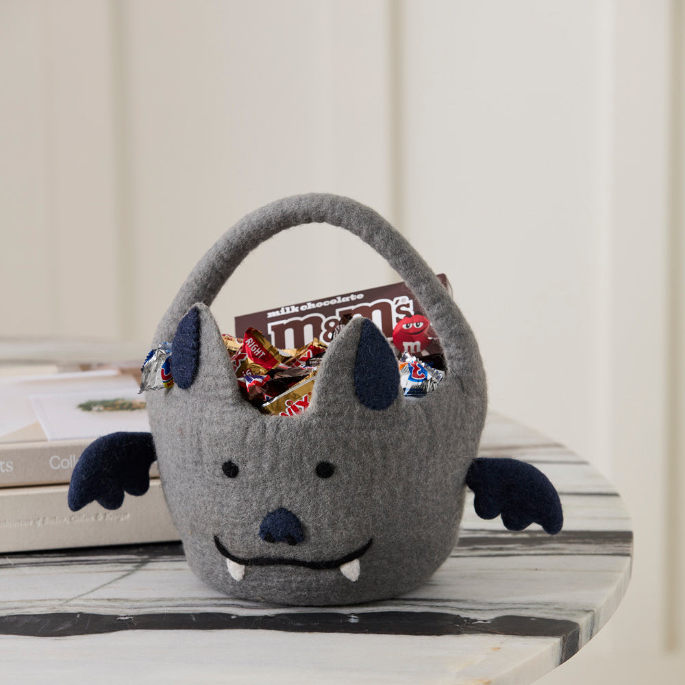 Tricks and Treats Basket, felt basket, side profile