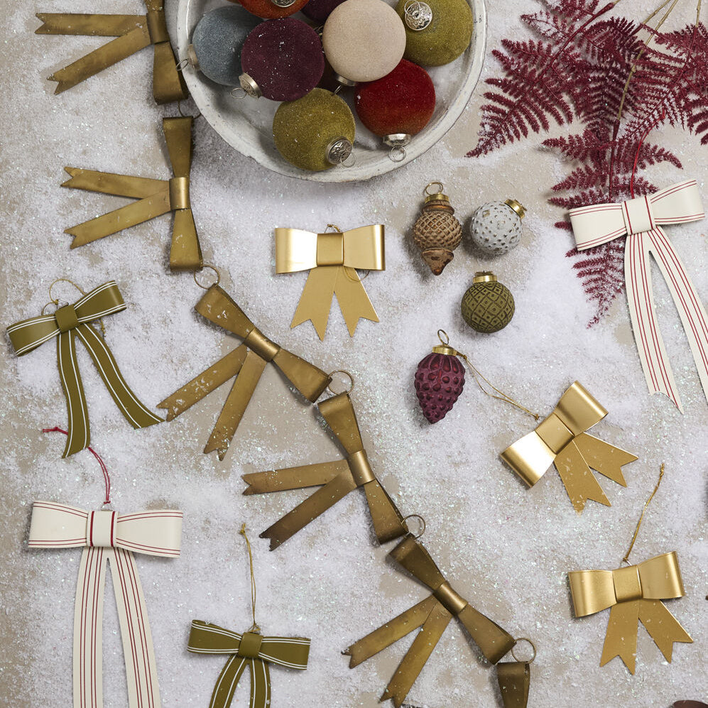 Collectors Bow Garland