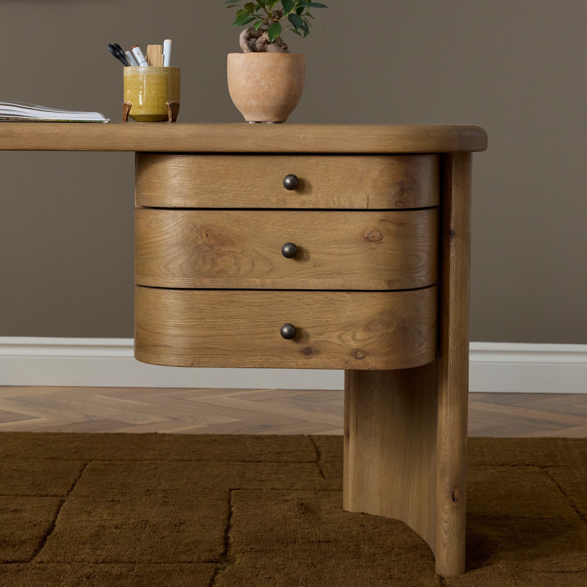 Four Hands Roan Aged Smoked Oak Desk close-up detail 8