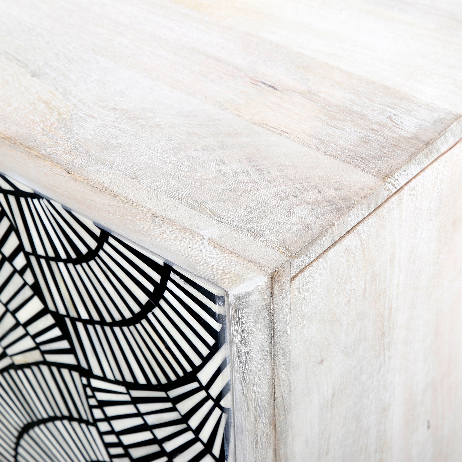 Bassett Mirror Magnolia Bar Cabinet