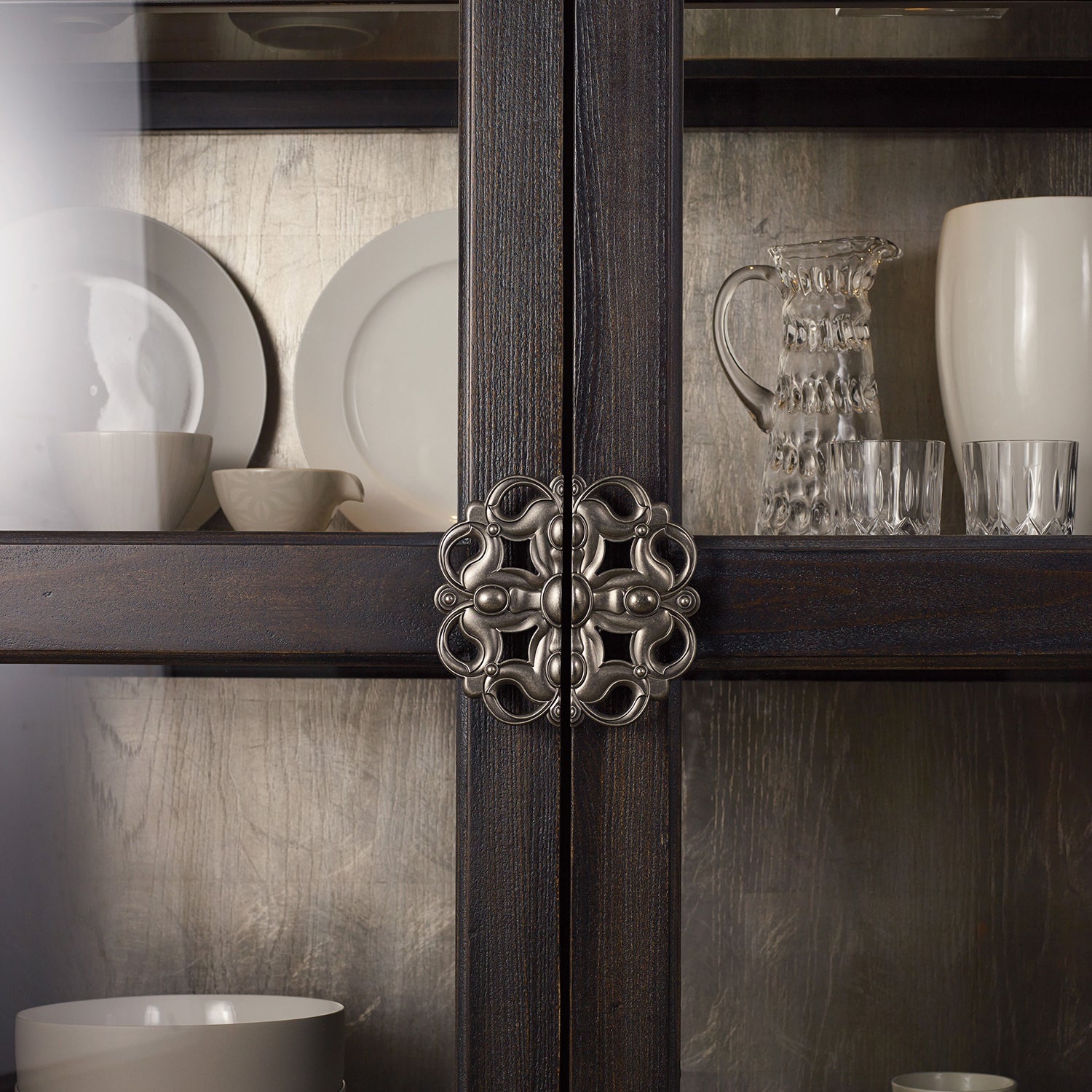 Hooker Furniture Sanctuary Glass Bunching Curio