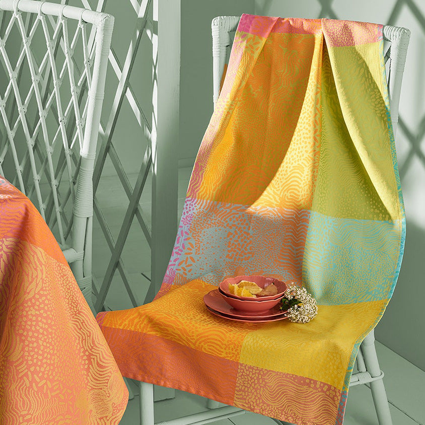 Garnier Thiebaut Mille Vagues Exotique Jacquard Tablerunner