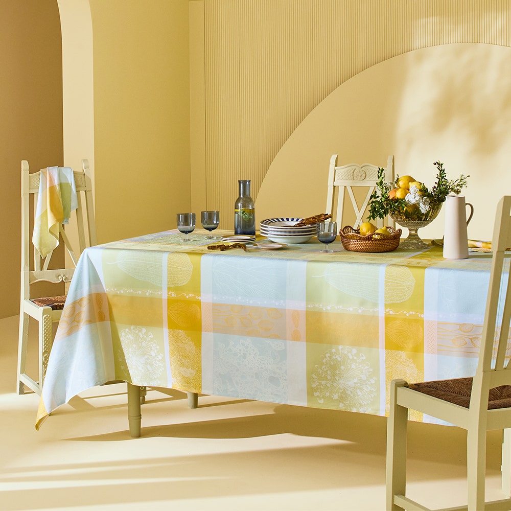 Garnier Thiebaut Mille Lieues Aube Jacquard Tablecloth