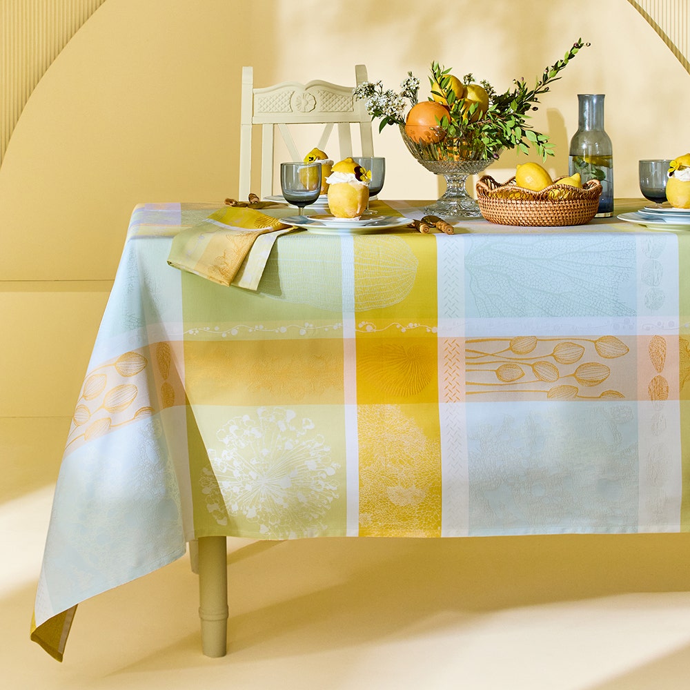 Garnier Thiebaut Mille Lieues Aube Jacquard Tablecloth