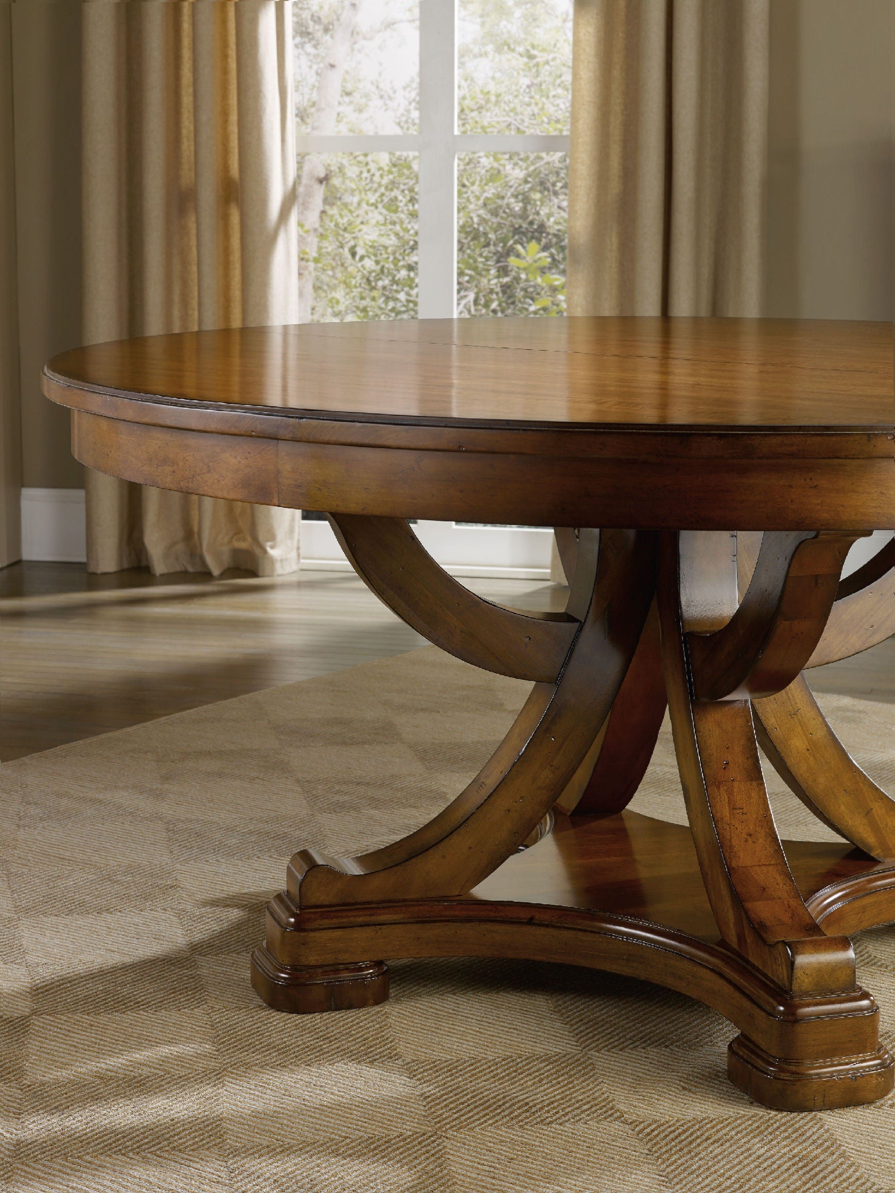 Hooker Furniture Tynecastle Round Pedestal Dining Table