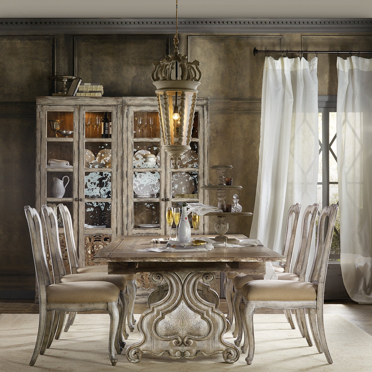 Hooker Furniture Chatelet Bunching Curio