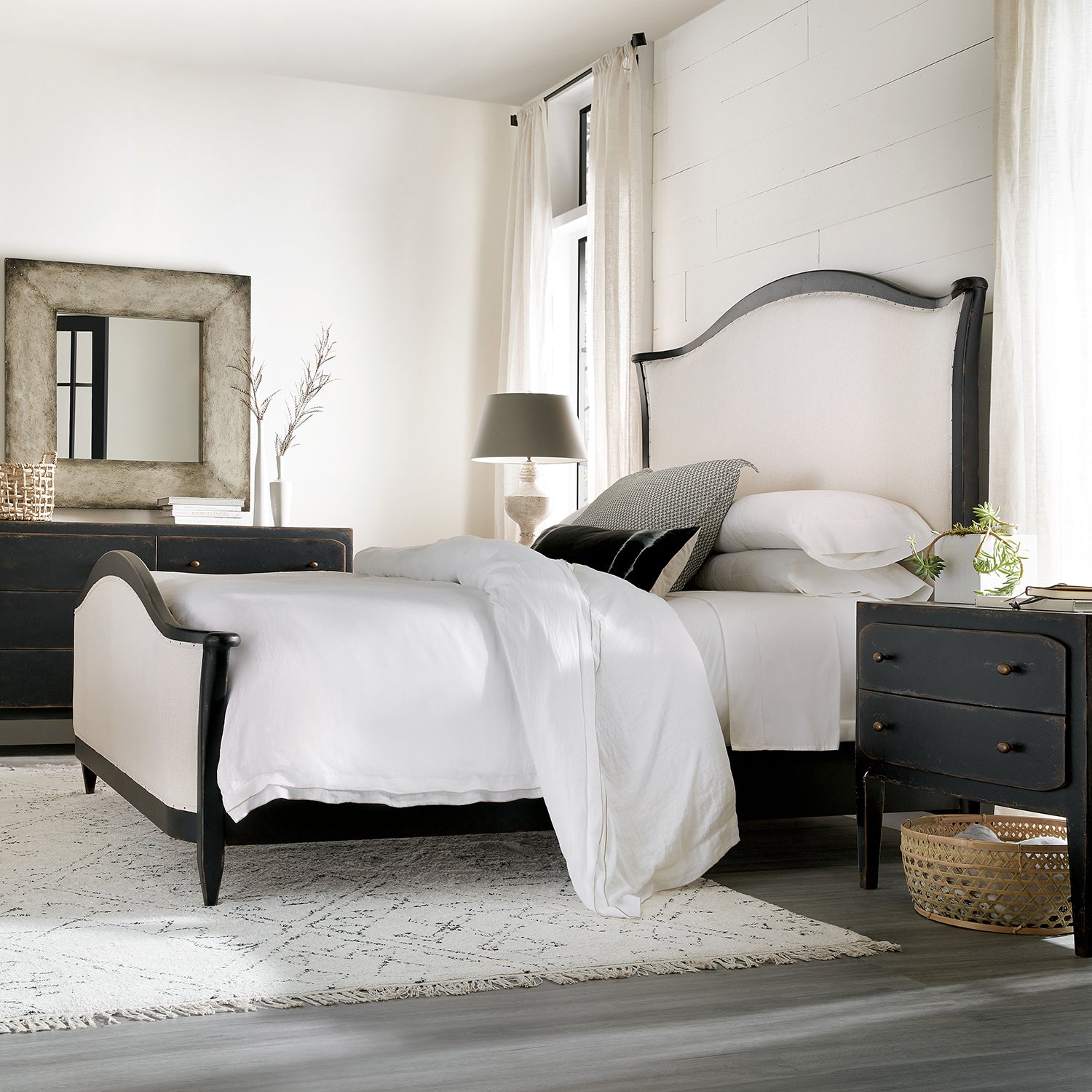 Hooker Furniture Ciao Bella Upholstered Bed