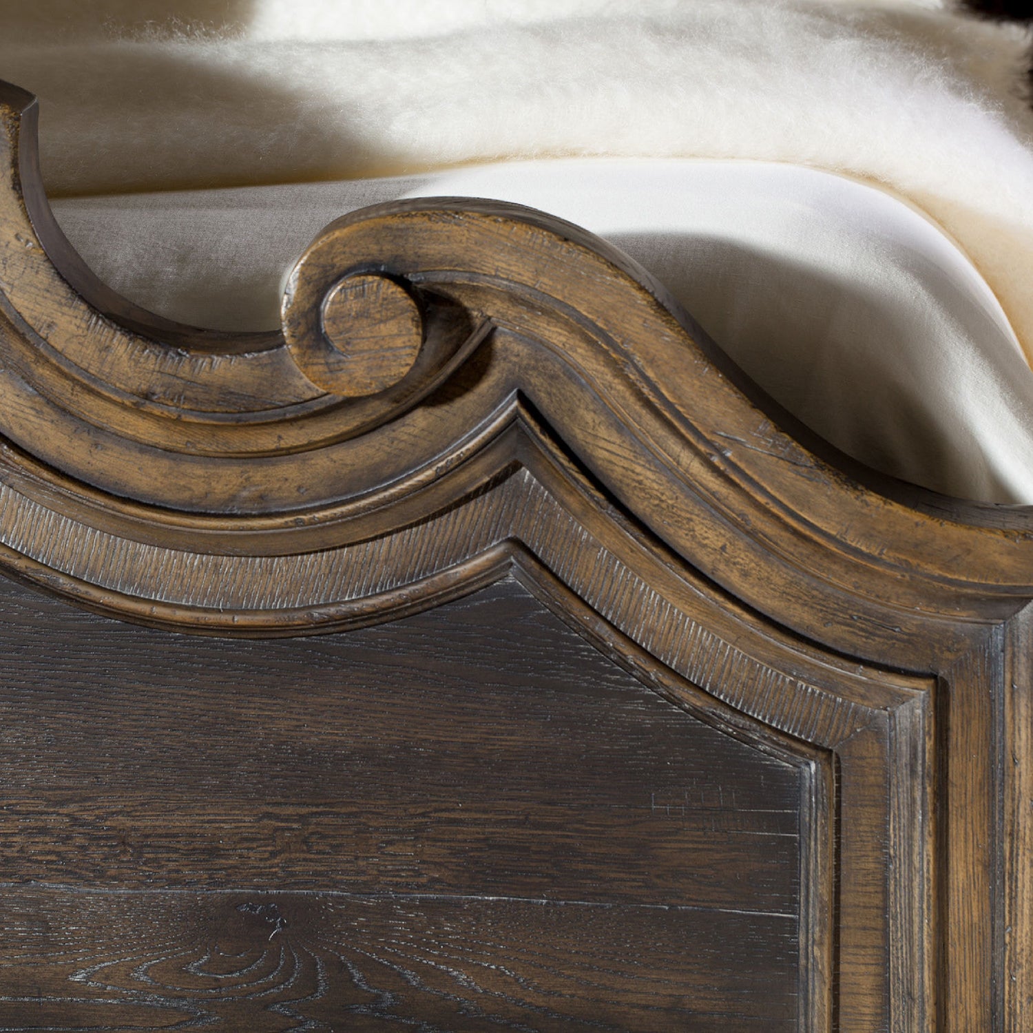 Hooker Furniture Fair Oaks Upholstered Bed