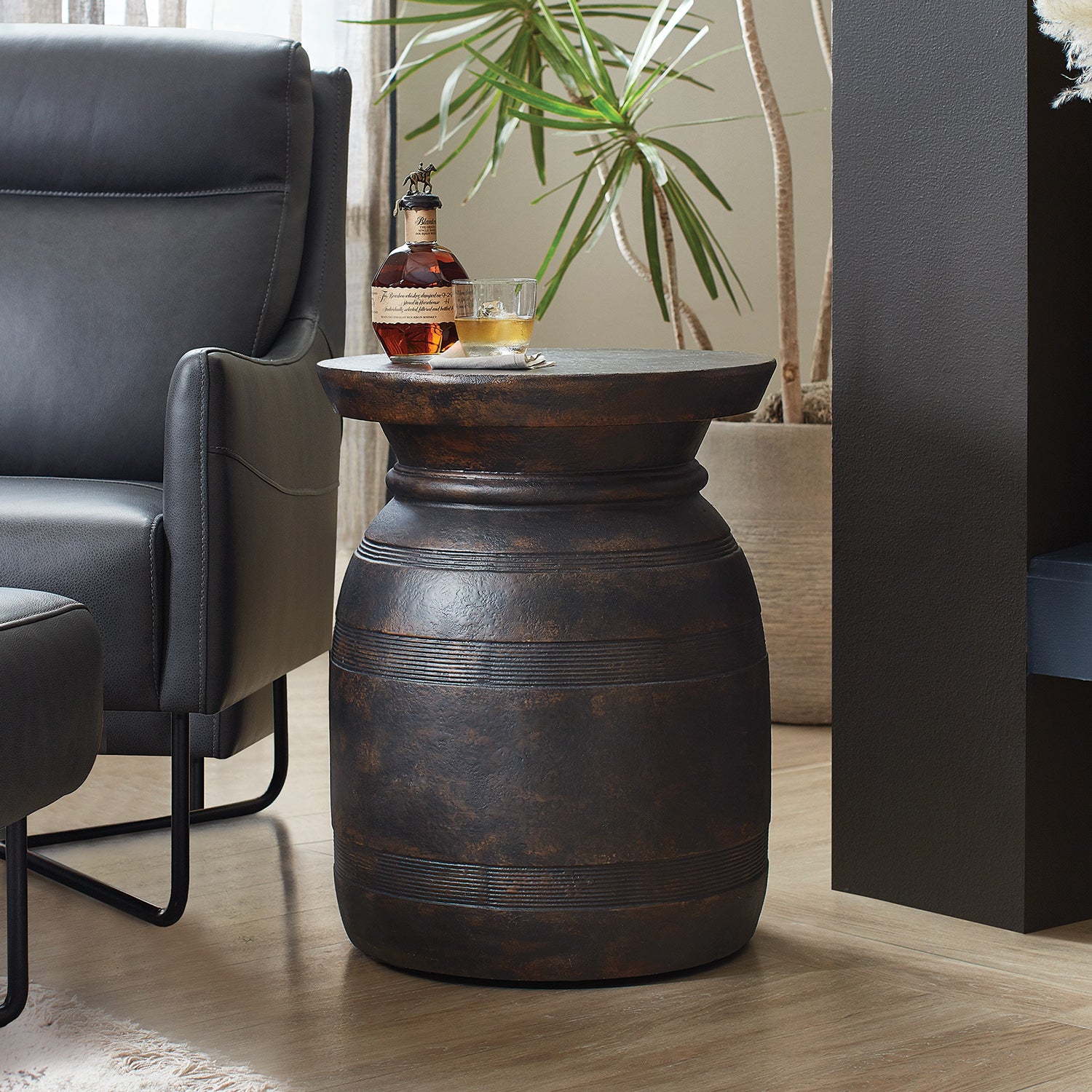 Hooker Furniture Big Sky Urn Spot Table