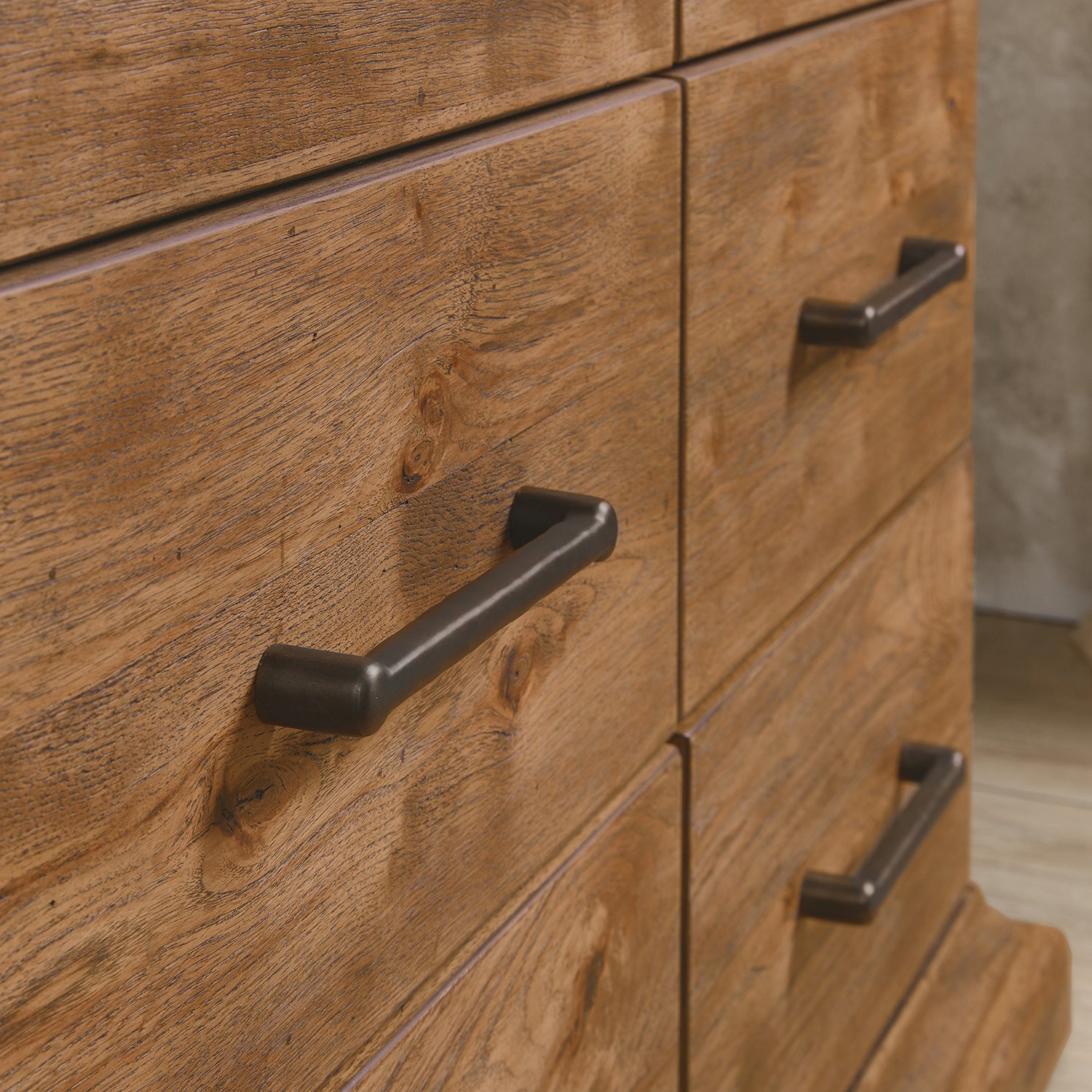 Hooker Furniture Big Sky Nine Drawer Dresser