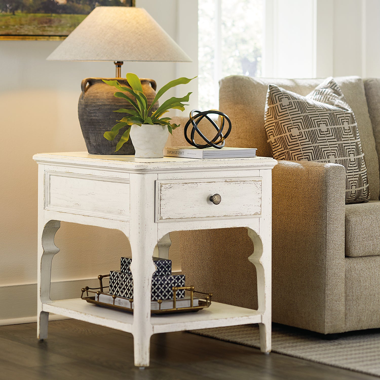 Hooker Furniture Americana Daisy End Table