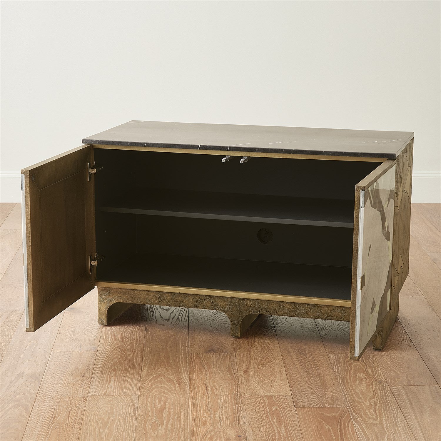 Global Views Inlay Chest