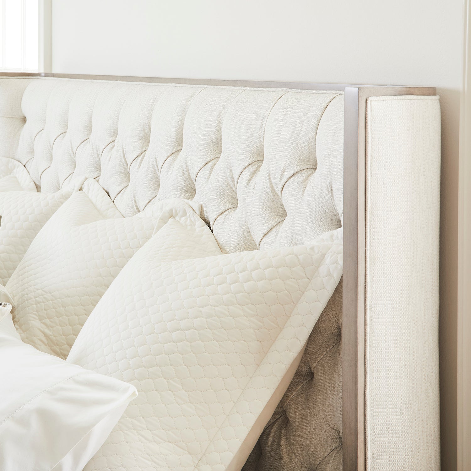 Vanguard Furniture Bowers Nada Natural with Silverthorne Bed