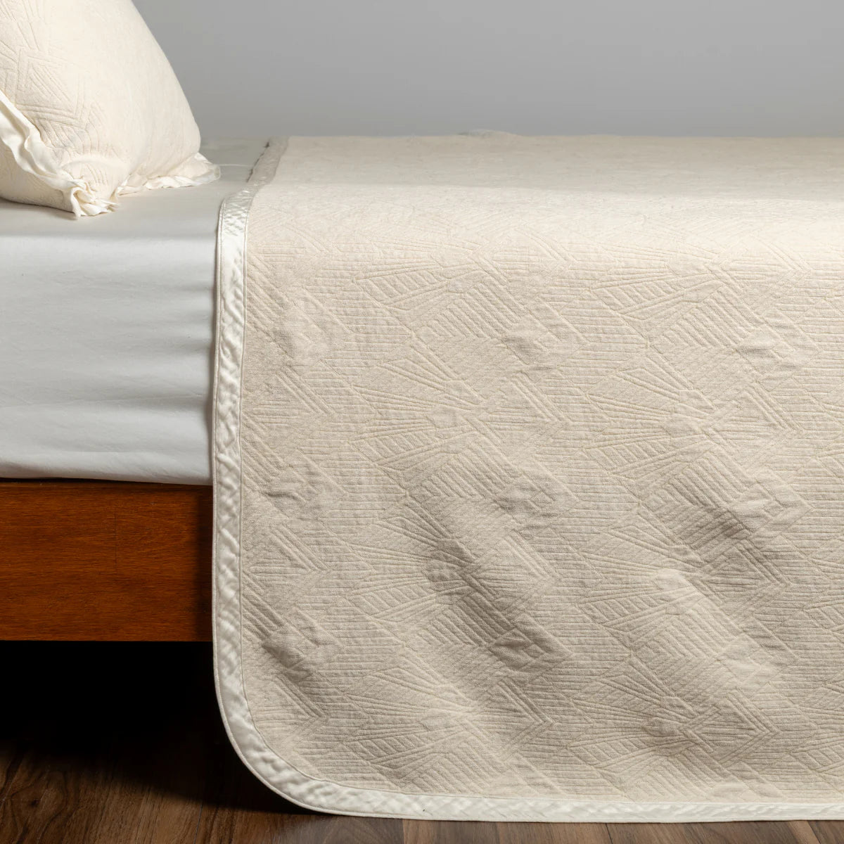 Bella Notte Trettino Bedspread in chenille jacquard, full view laid flat on a bed