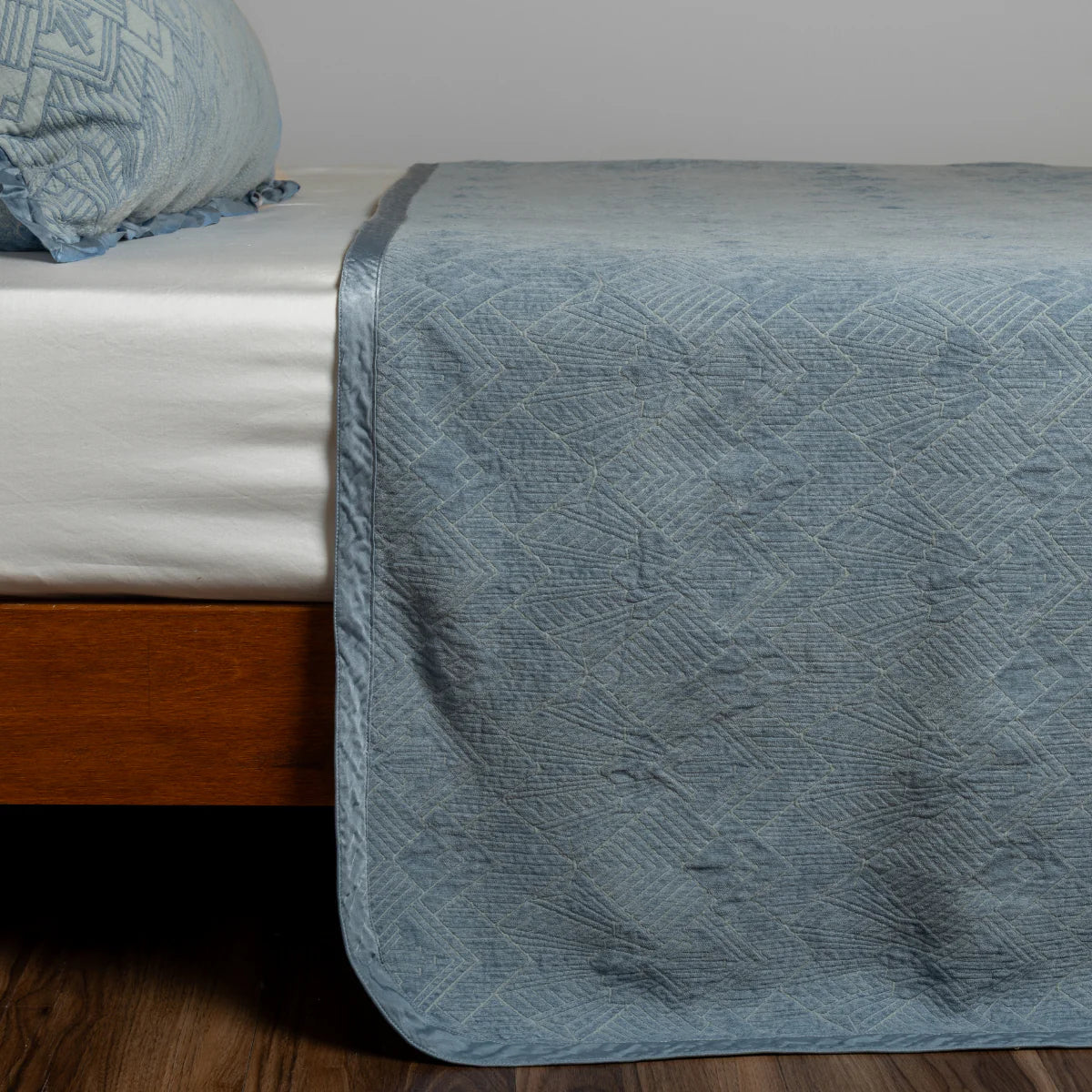 Bella Notte Trettino Bedspread in chenille jacquard, shown from above in natural light