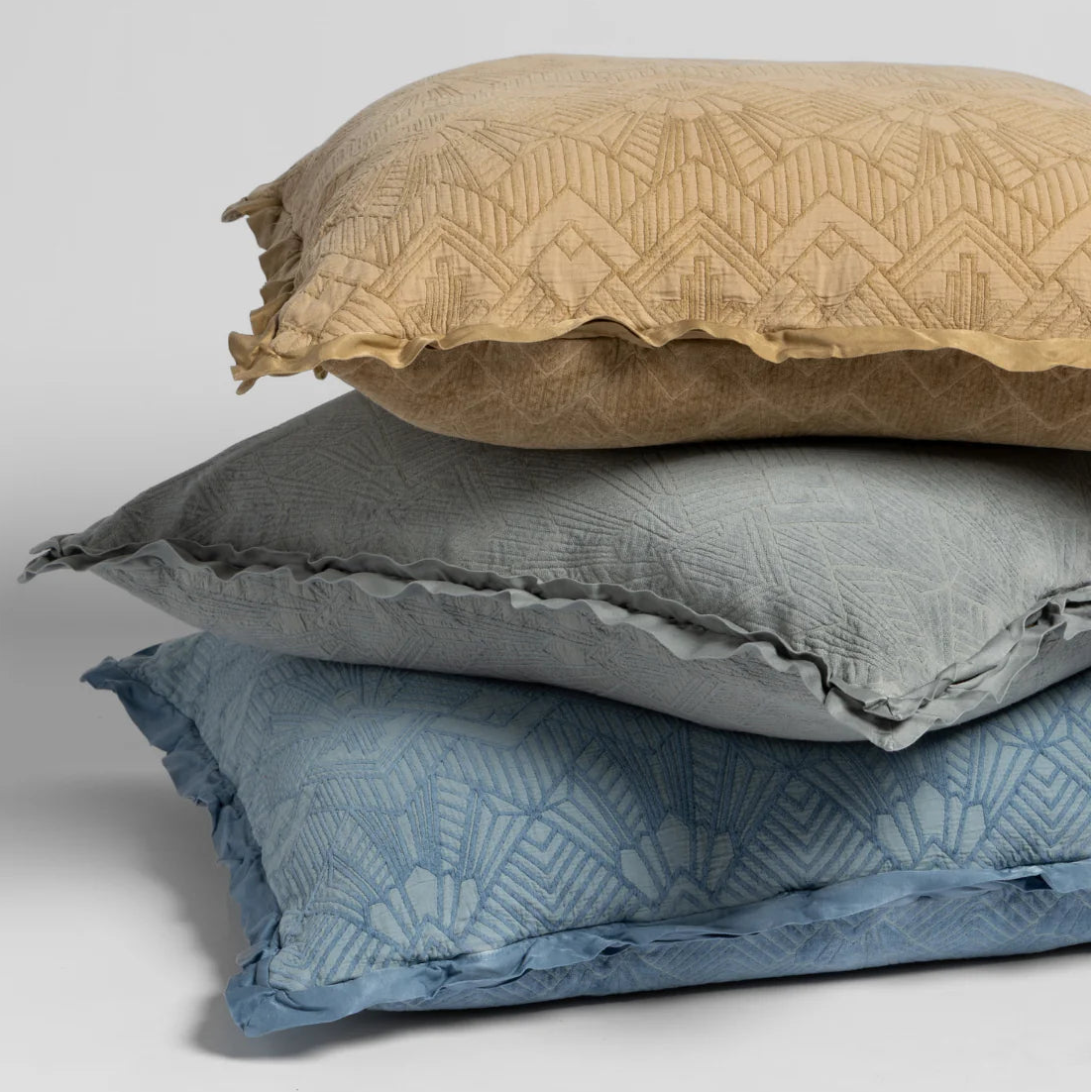 Bella Notte Trettino Throw Pillow