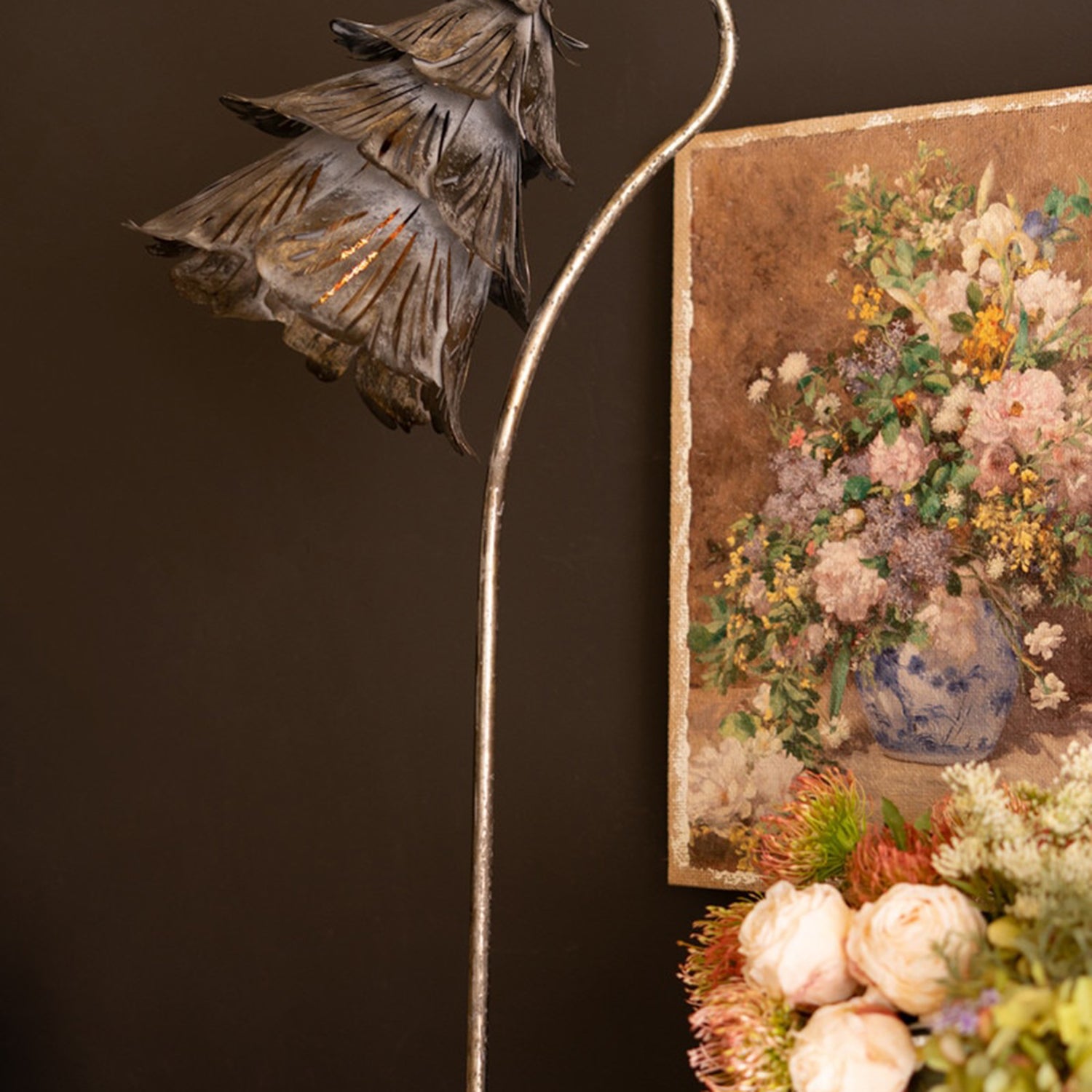 Flower Rustic Metal Table Lamp