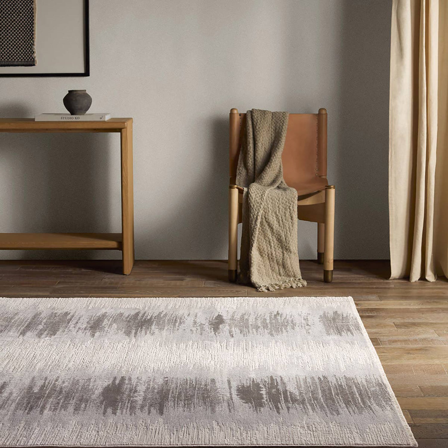 Label J by Jaipur Living En Blanc Cassius Power Loomed Rug