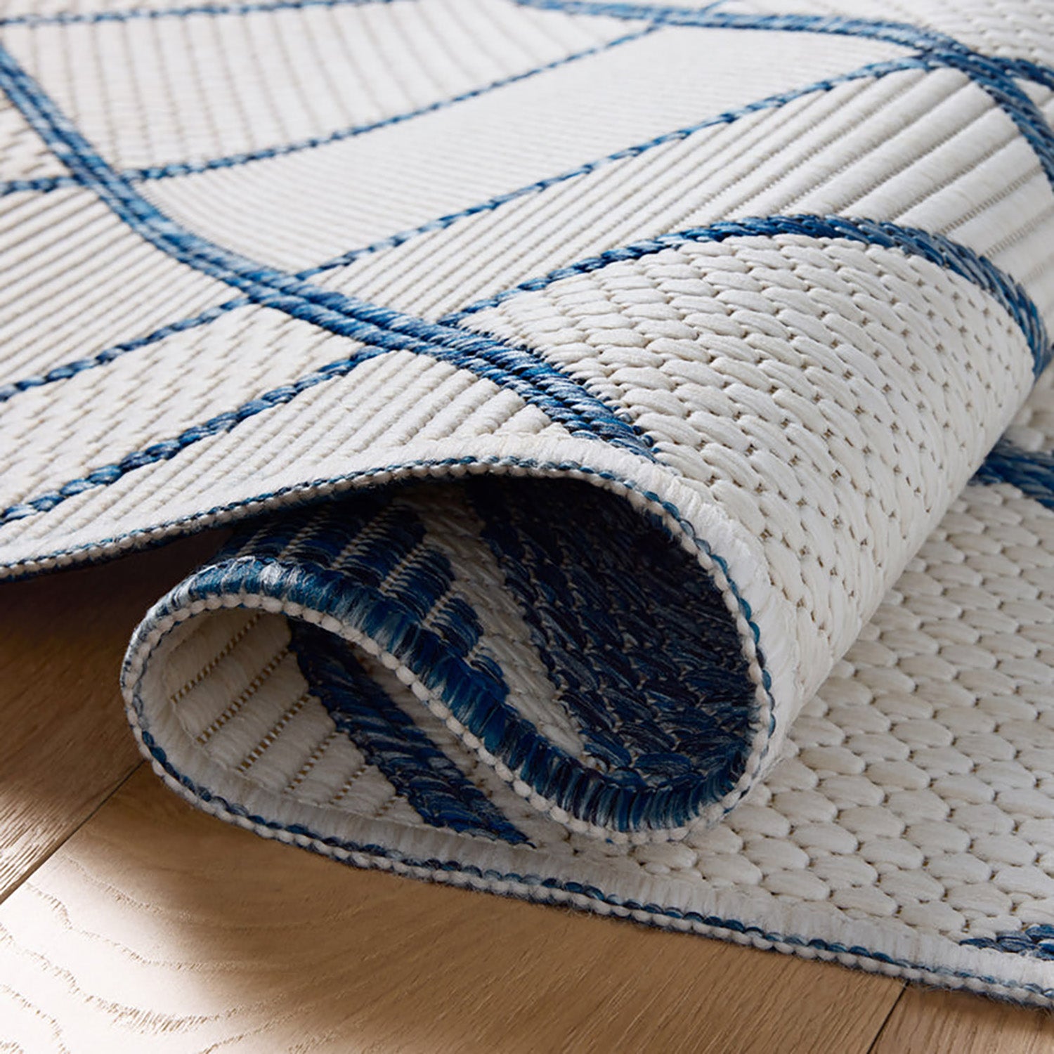 Loloi Easton Ivory/Denim Indoor/Outdoor Rug