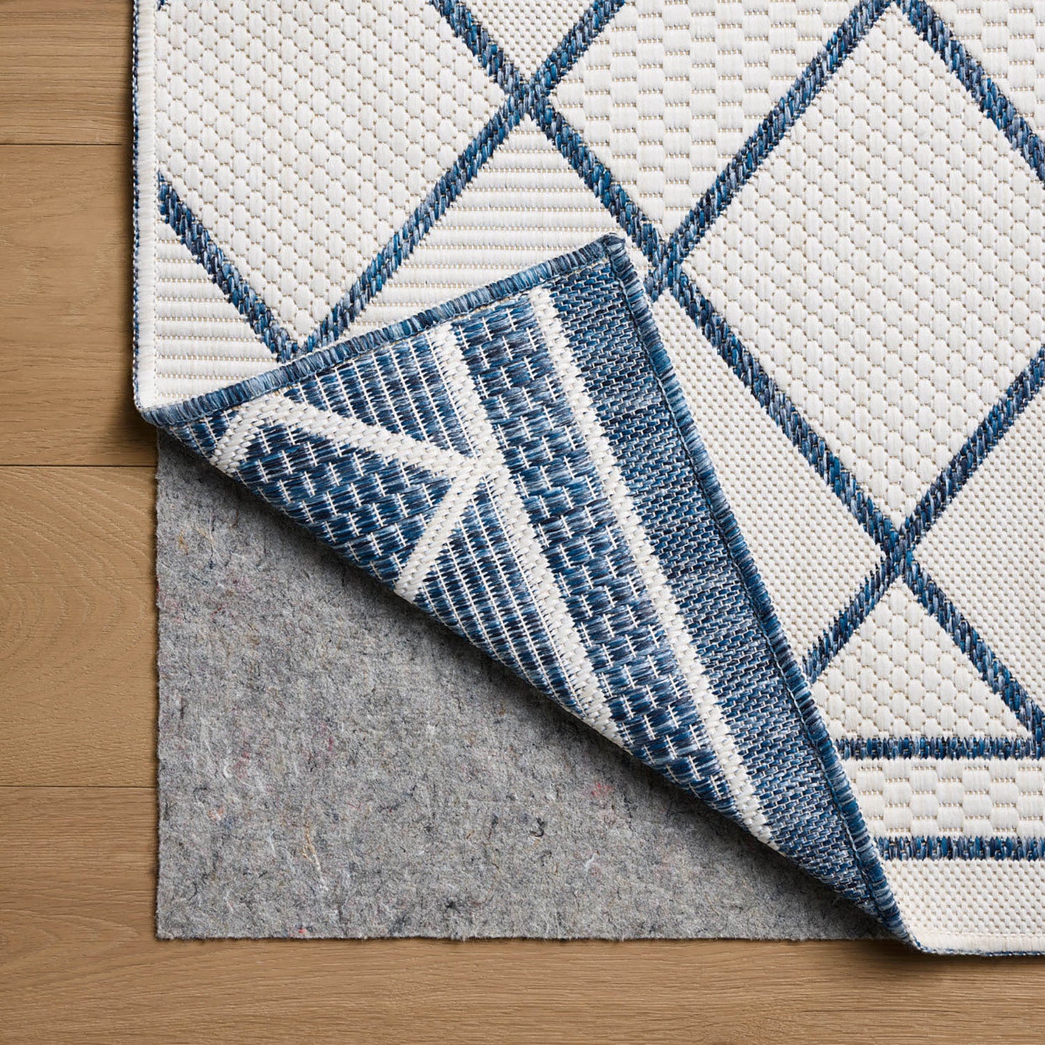 Loloi Easton Ivory/Denim Indoor/Outdoor Rug