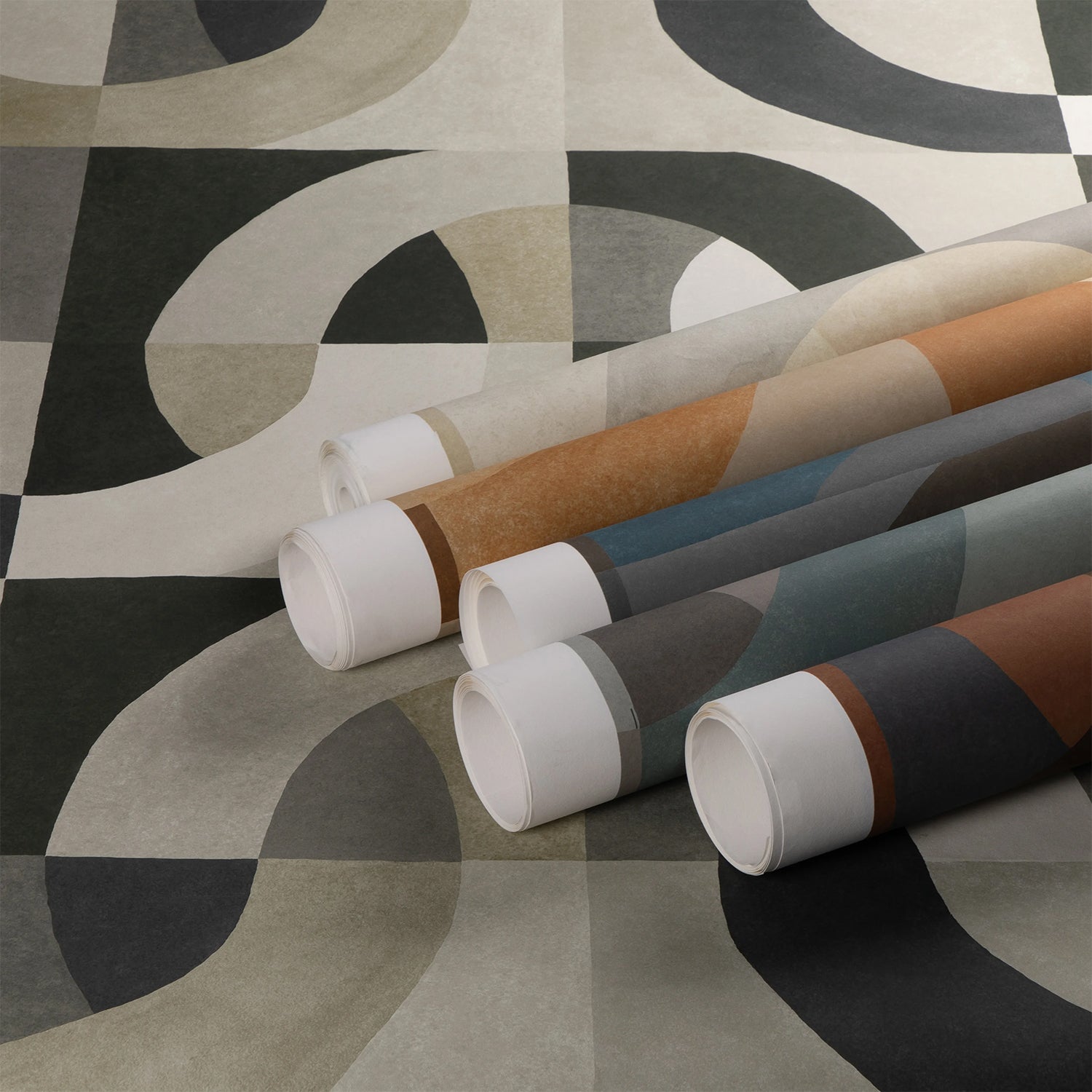 Kelly Wearstler x Lee Jofa Modern Colonnade Paper Onyx Wallpaper