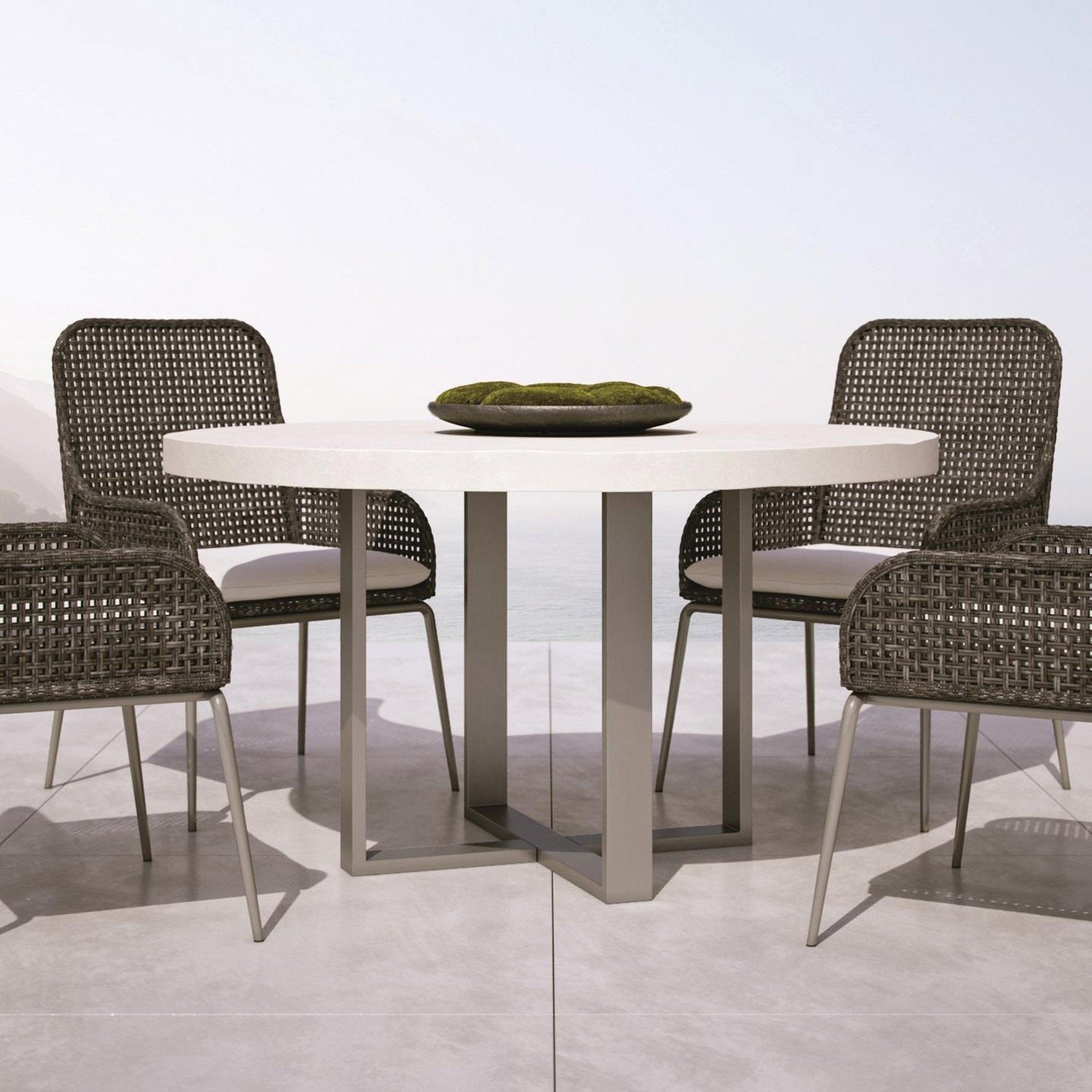 Bernhardt Exteriors Del Mar Round Dining Table