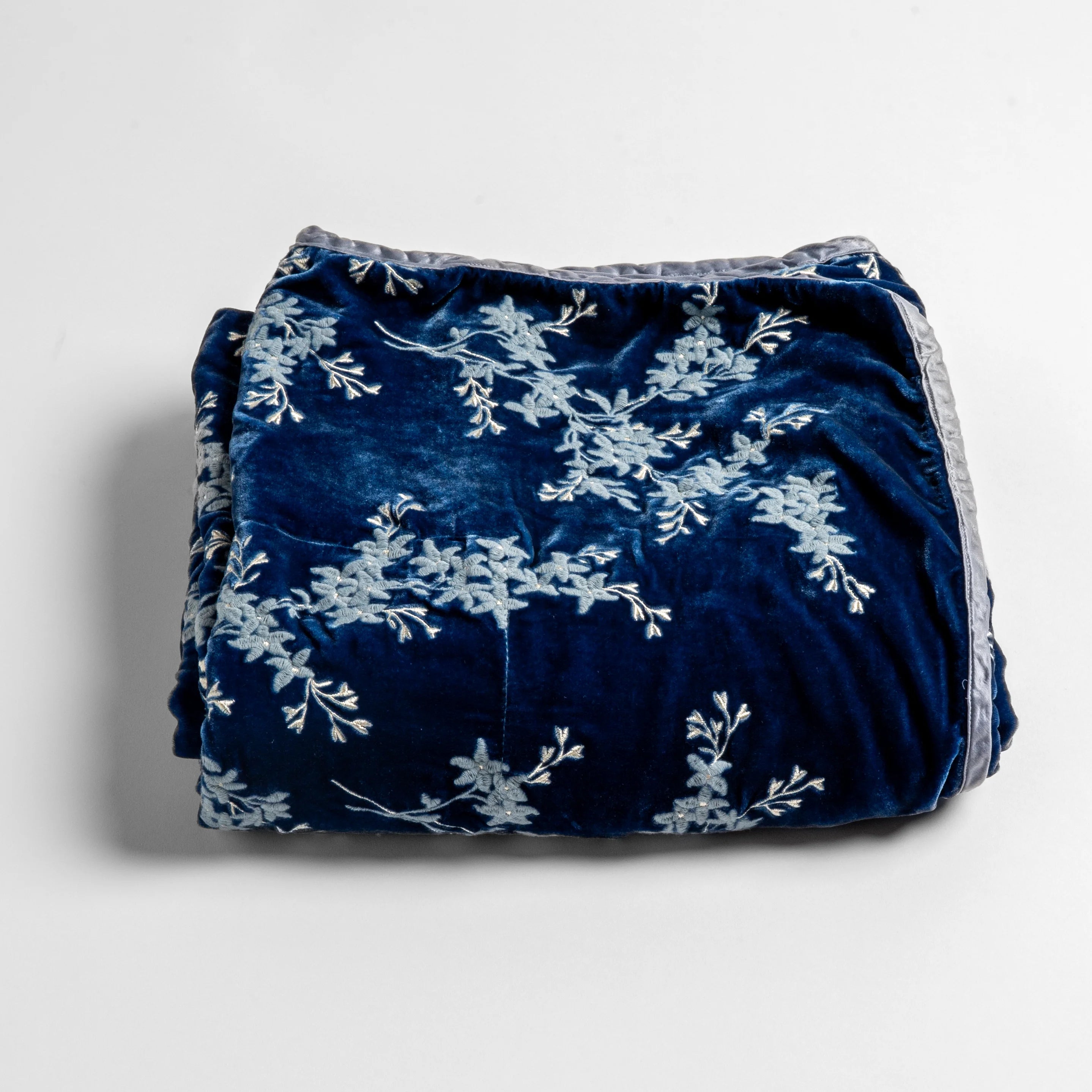 Bella Notte Lynette Throw Blanket