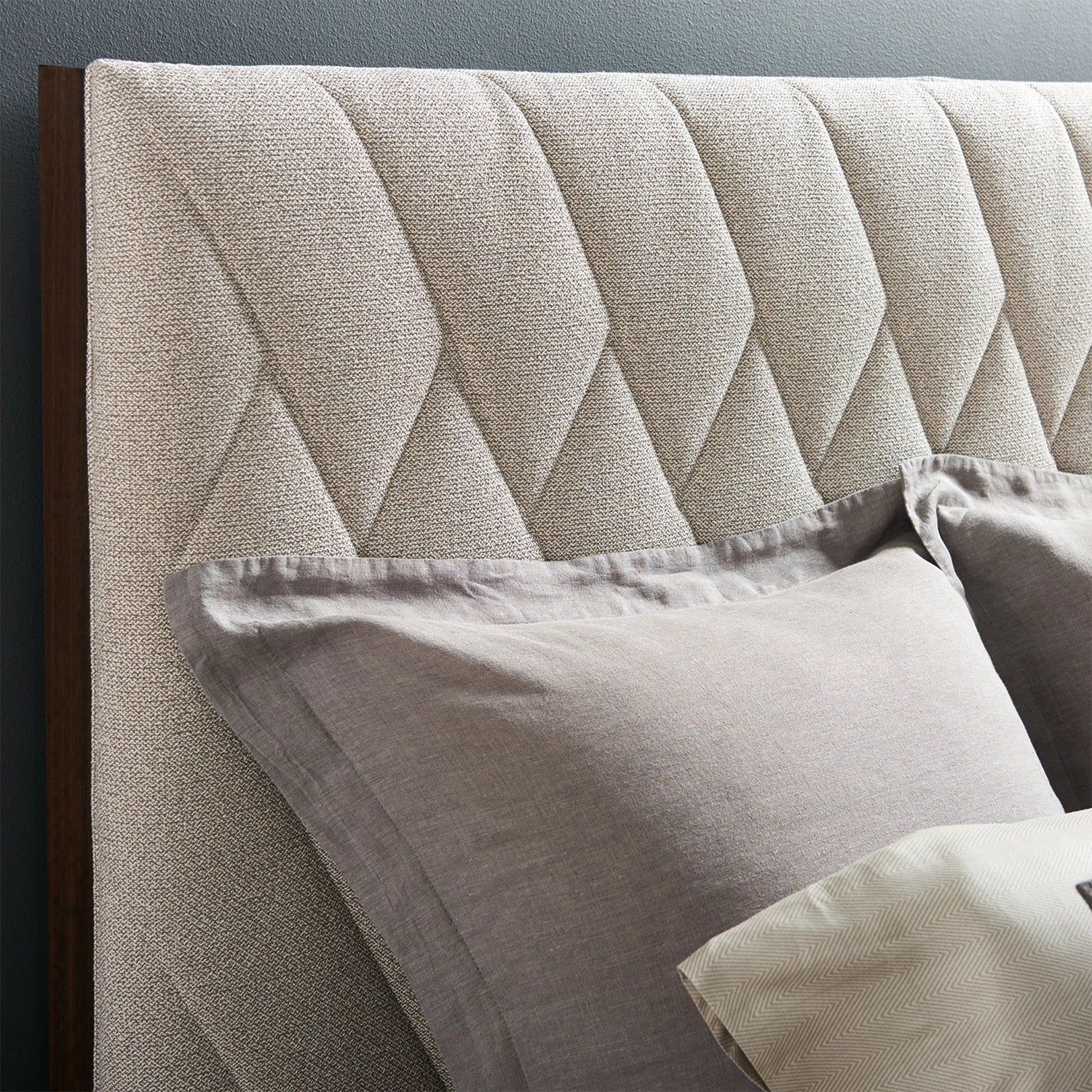 Caracole Moderne Queen Bed